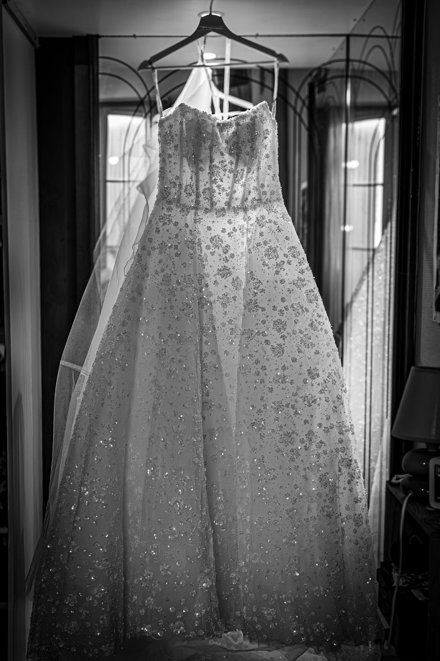 Photographe à Chartres, Eure-et-Loir, je capture vos mariages et instants de vie en famille, couple ou naissance avec émotion.