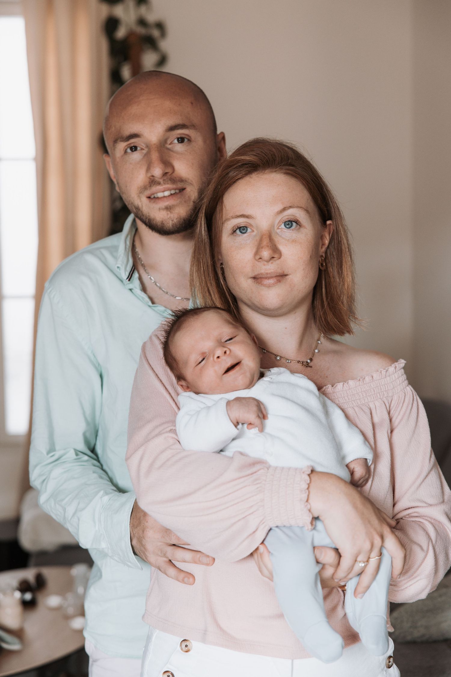 Photographe à Chartres, Eure-et-Loir, je capture vos mariages et instants de vie en famille, couple ou naissance avec émotion.