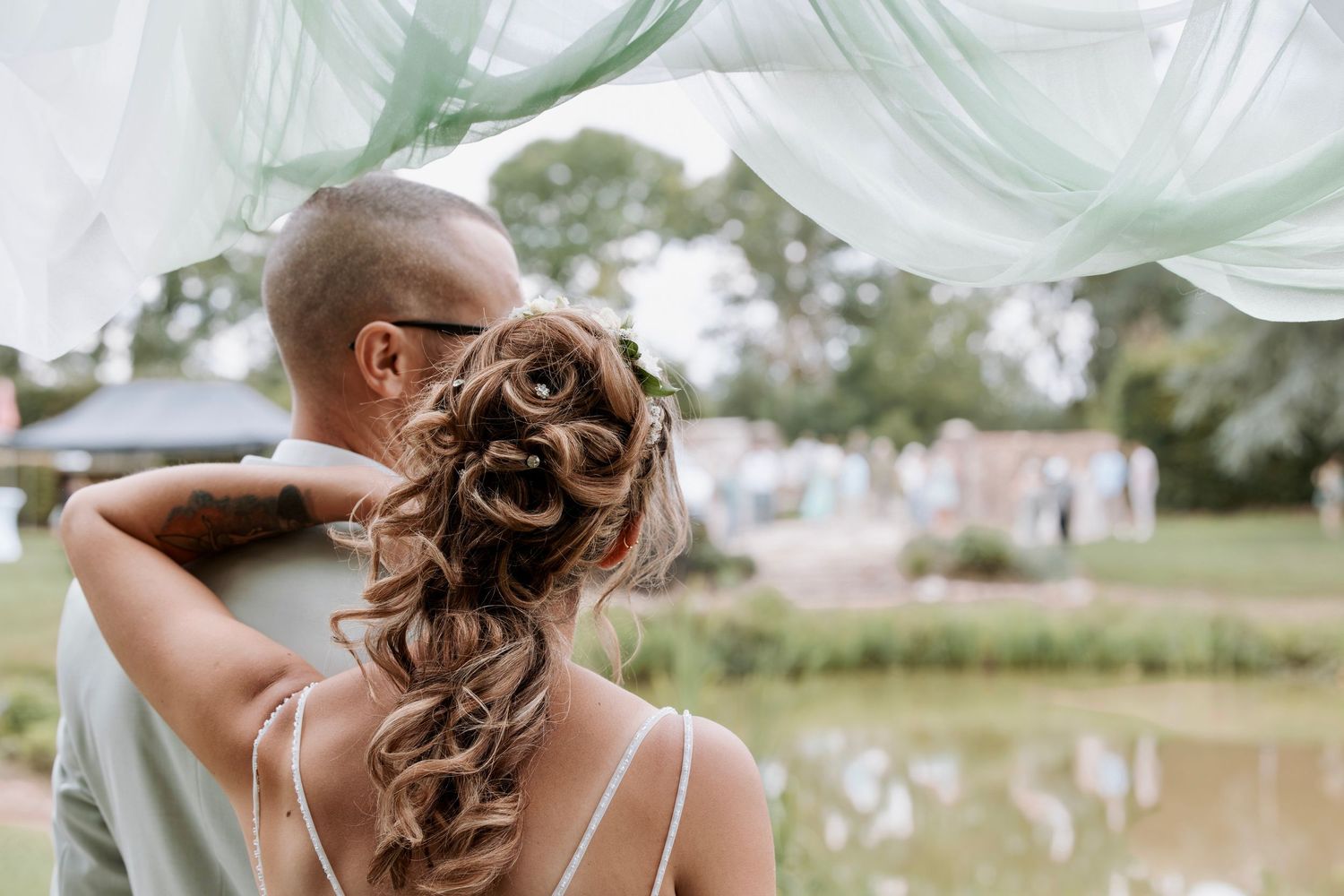 Photographe à Chartres, Eure-et-Loir, je capture vos mariages et instants de vie en famille, couple ou naissance avec émotion.