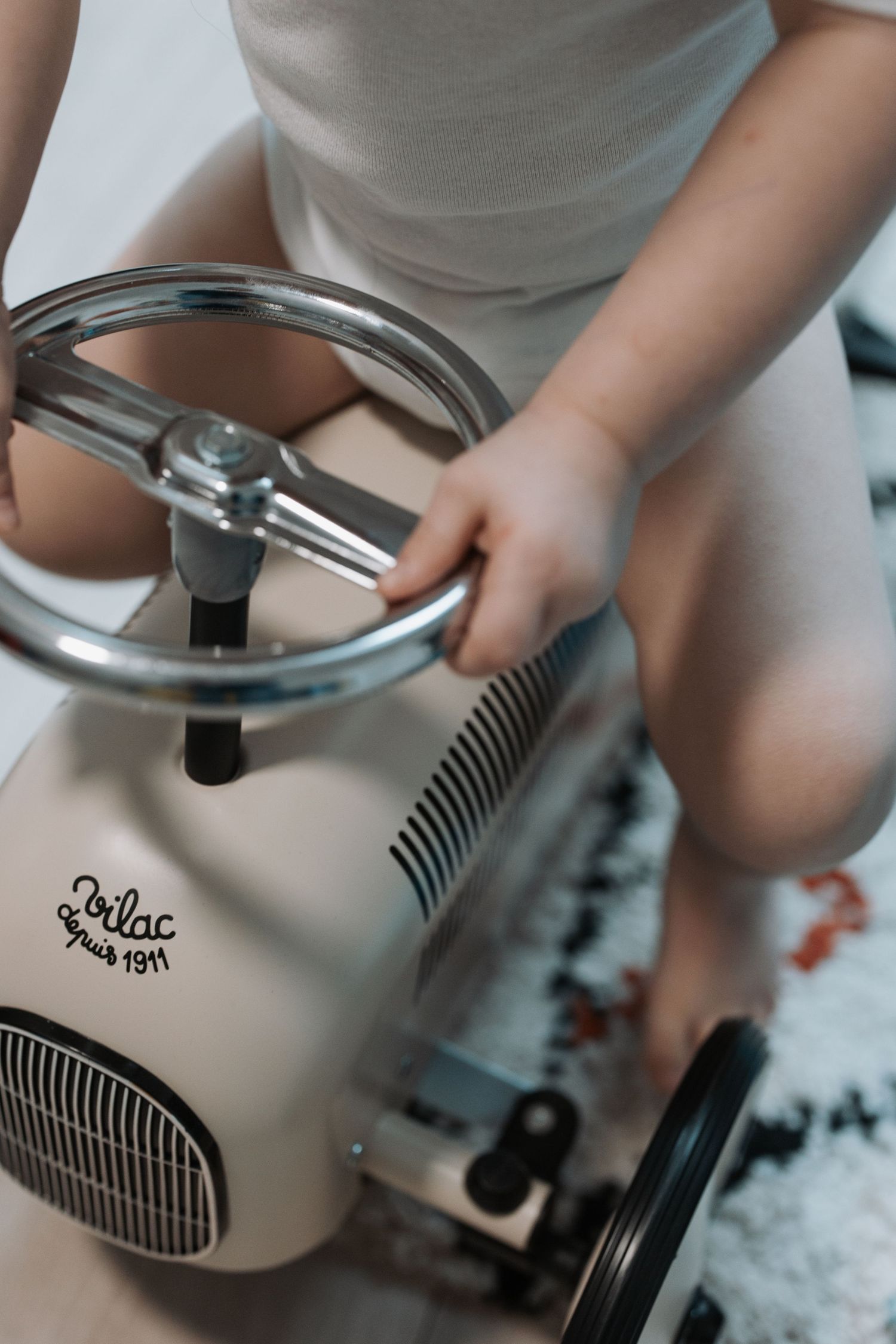 Photographe à Chartres, Eure-et-Loir, je capture vos mariages et instants de vie en famille, couple ou naissance avec émotion.