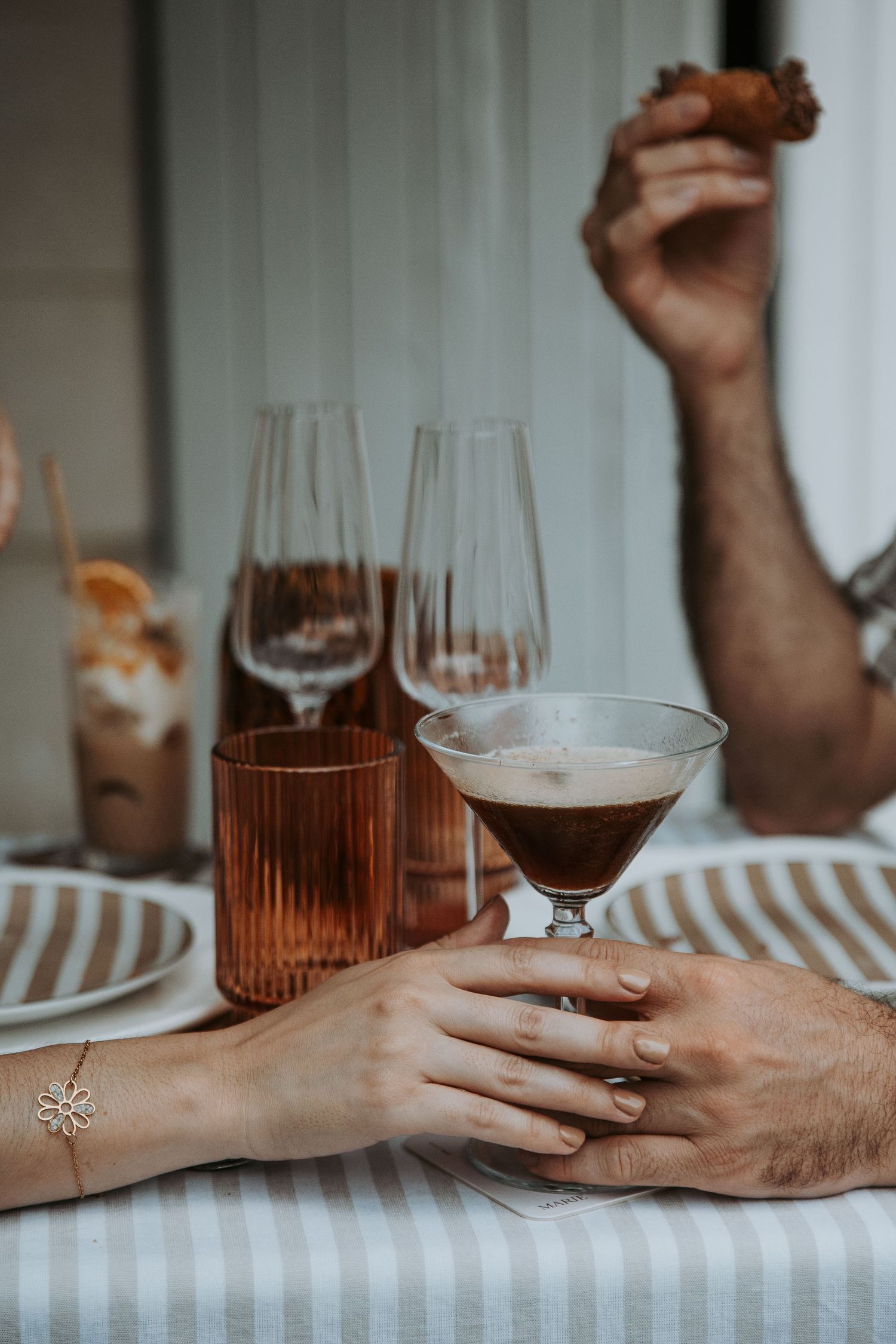 Photographe à Chartres, Eure-et-Loir, je capture vos mariages et instants de vie en famille, couple ou naissance avec émotion.