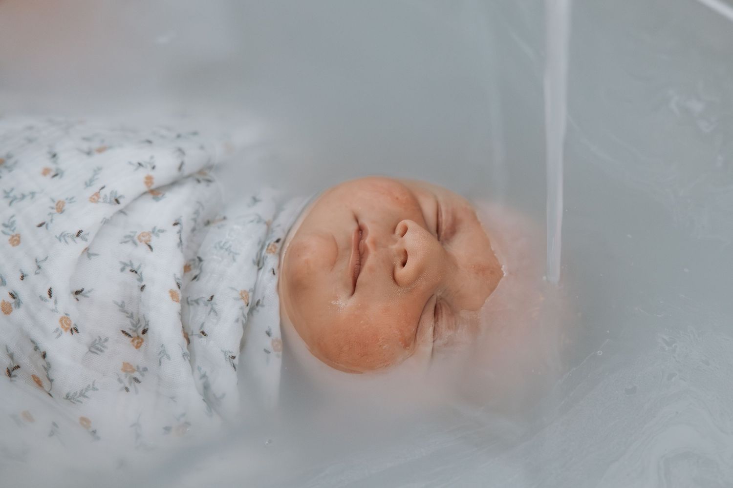 Photographe à Chartres, Eure-et-Loir, je capture vos mariages et instants de vie en famille, couple ou naissance avec émotion.