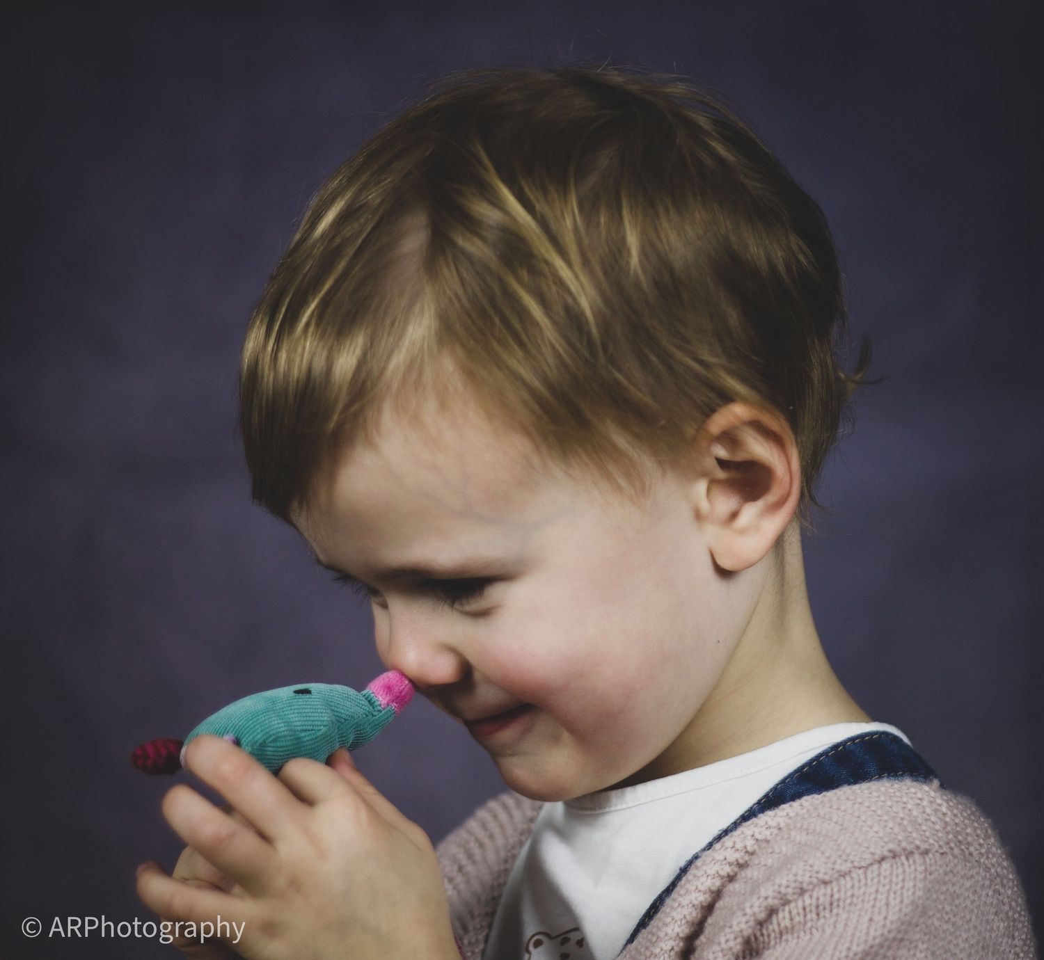 Photographe à Chartres, Eure-et-Loir, je capture vos mariages et instants de vie en famille, couple ou naissance avec émotion.
