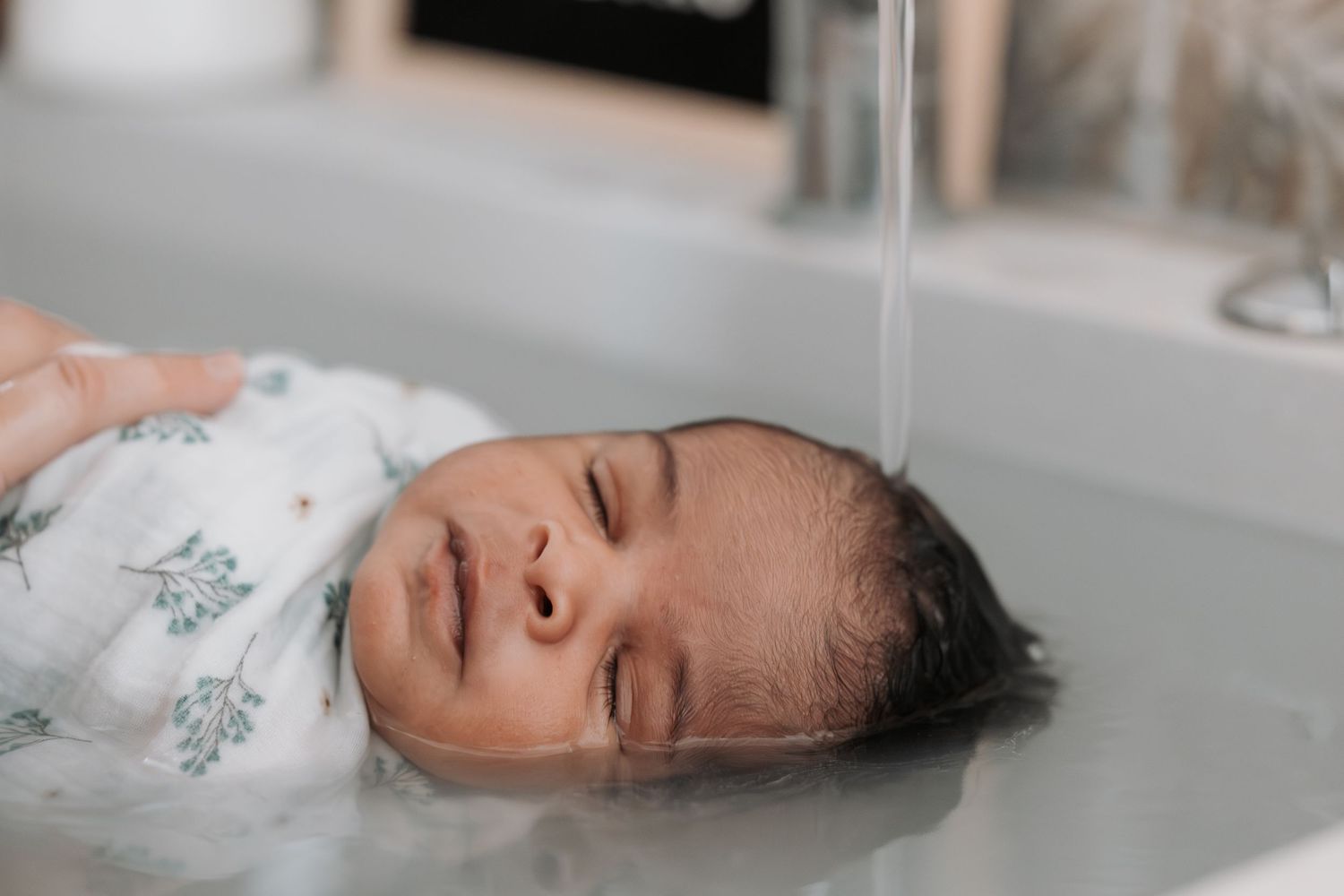 Photographe à Chartres, Eure-et-Loir, je capture vos mariages et instants de vie en famille, couple ou naissance avec émotion.