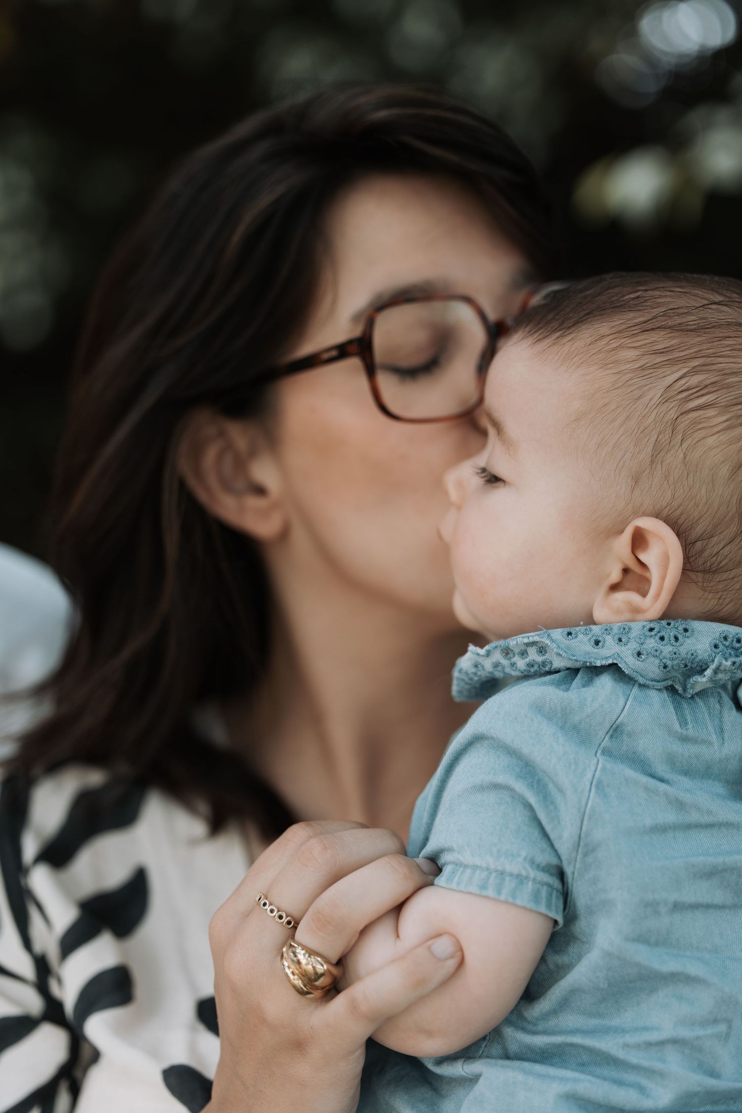 Photographe à Chartres, Eure-et-Loir, je capture vos mariages et instants de vie en famille, couple ou naissance avec émotion.