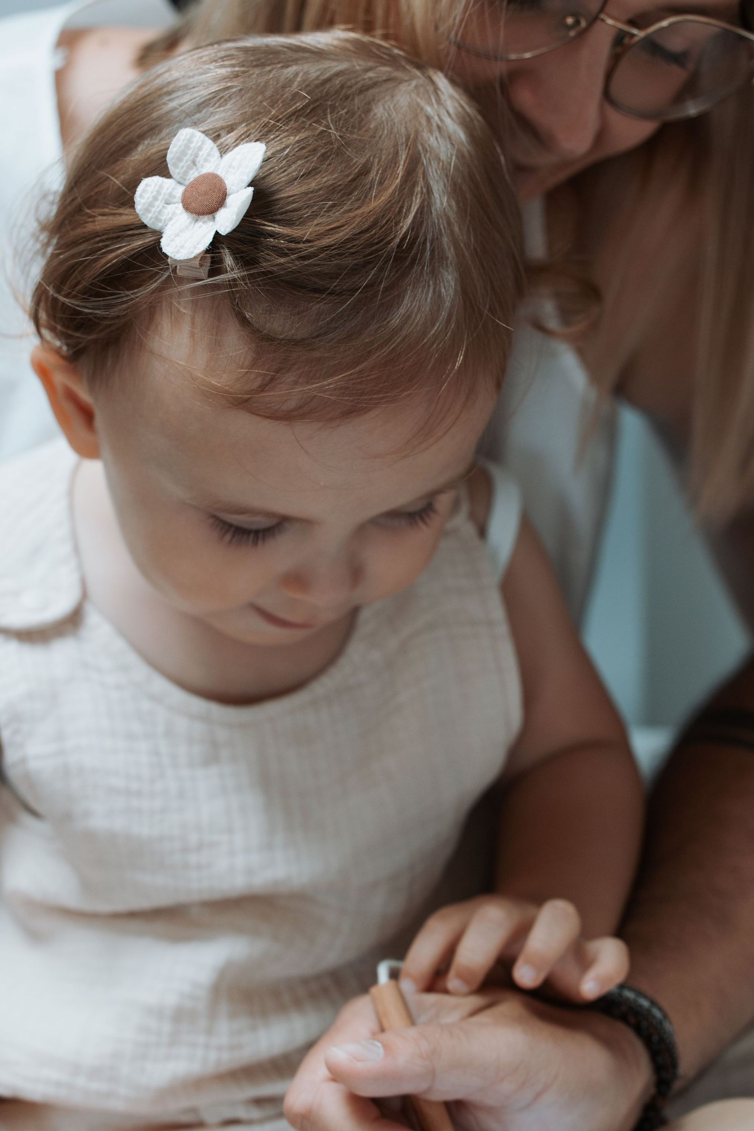 Photographe à Chartres, Eure-et-Loir, je capture vos mariages et instants de vie en famille, couple ou naissance avec émotion.