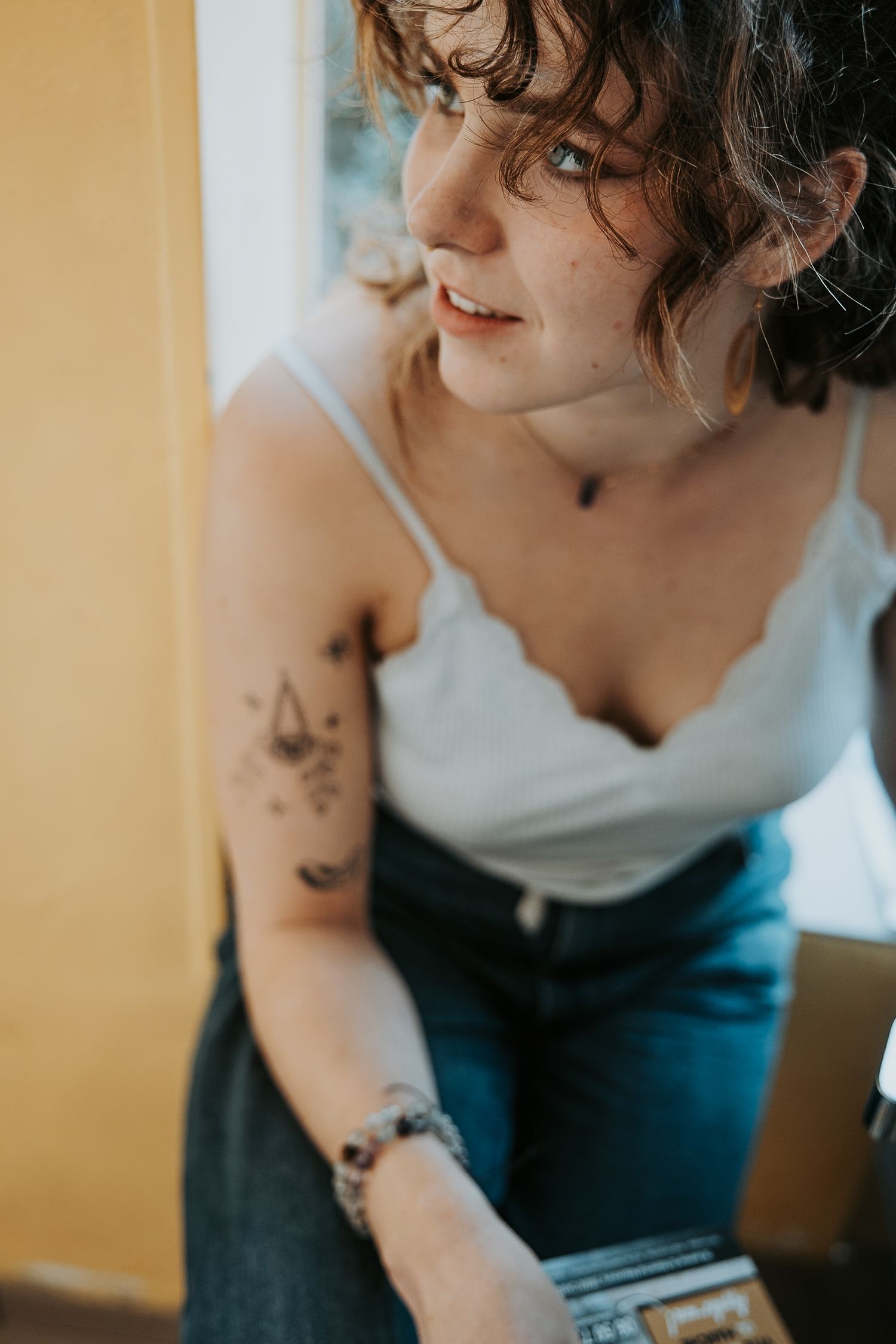 Photographe à Chartres, Eure-et-Loir, je capture vos mariages et instants de vie en famille, couple ou naissance avec émotion.