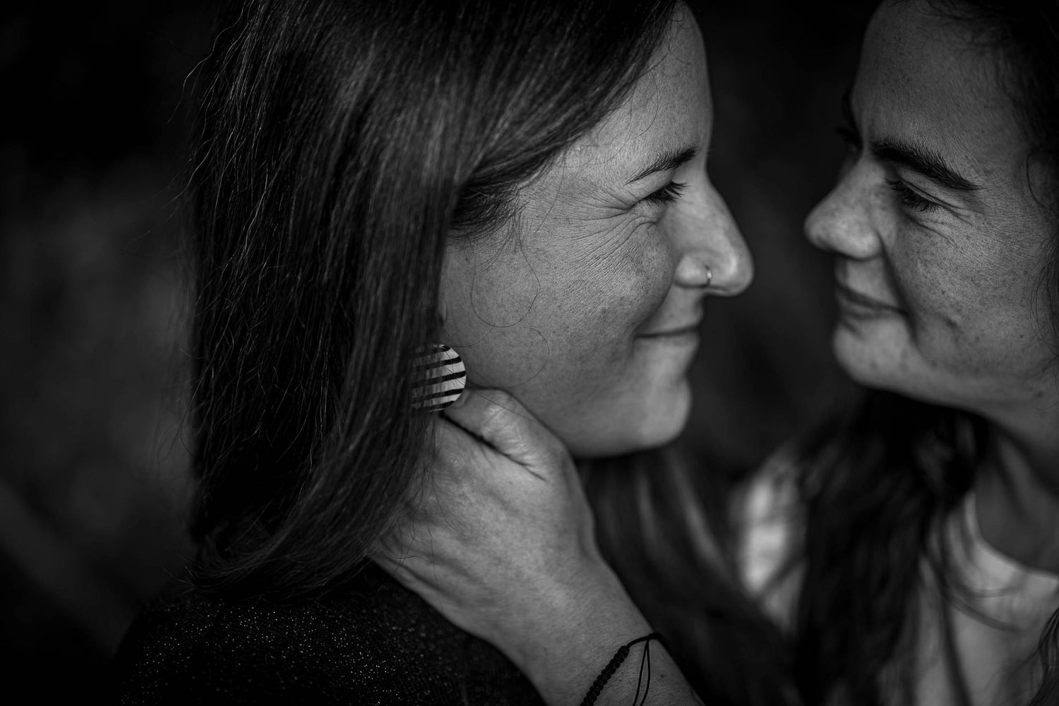 Photographe à Chartres, Eure-et-Loir, je capture vos mariages et instants de vie en famille, couple ou naissance avec émotion.