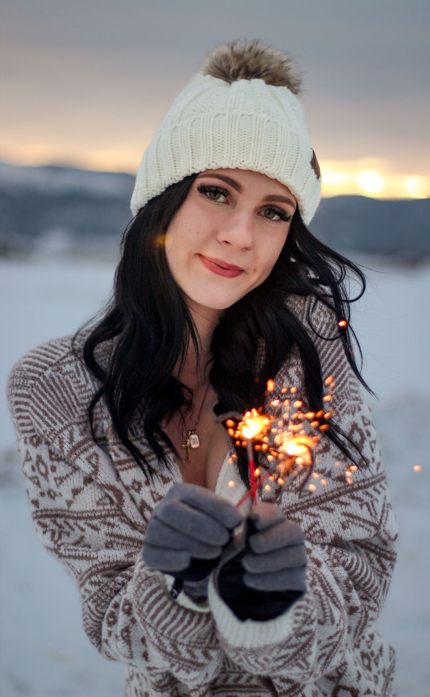 Missoula, Mt Graduate Senior Portrait, outside in the snow with sparklers 
Kayla Sproles Photography 2024