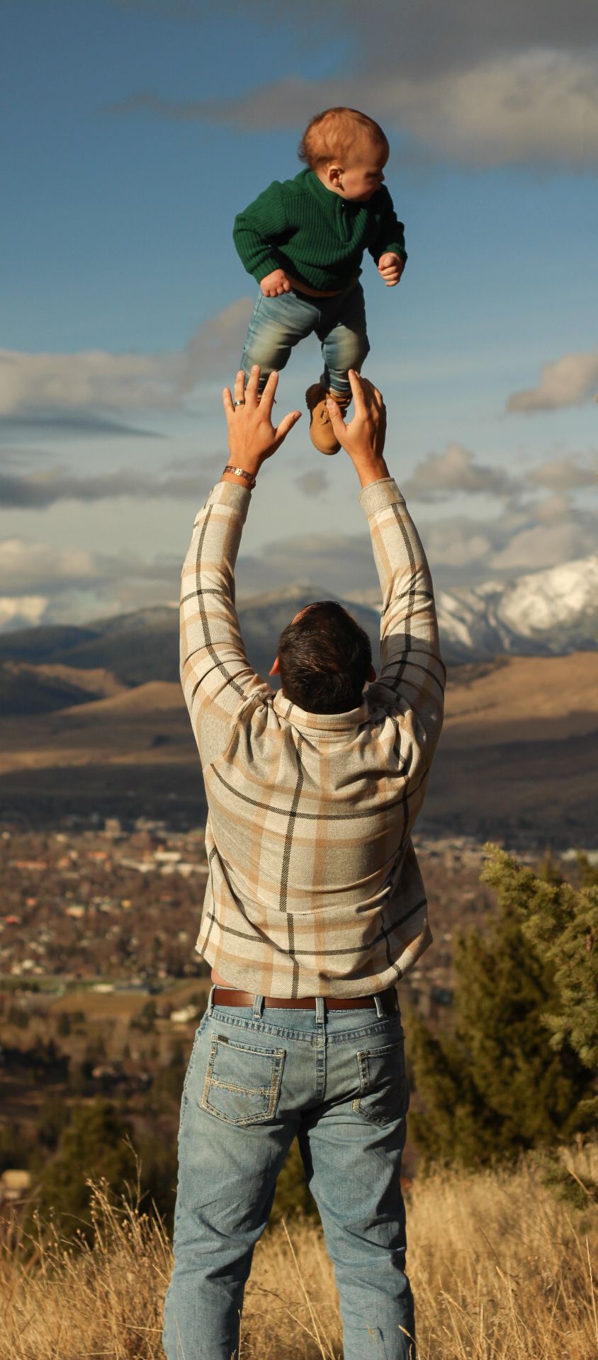 Missoula, Mt Family Portrait hillside with city and mountains in the horizon 
Kayla Sproles Photography 2024