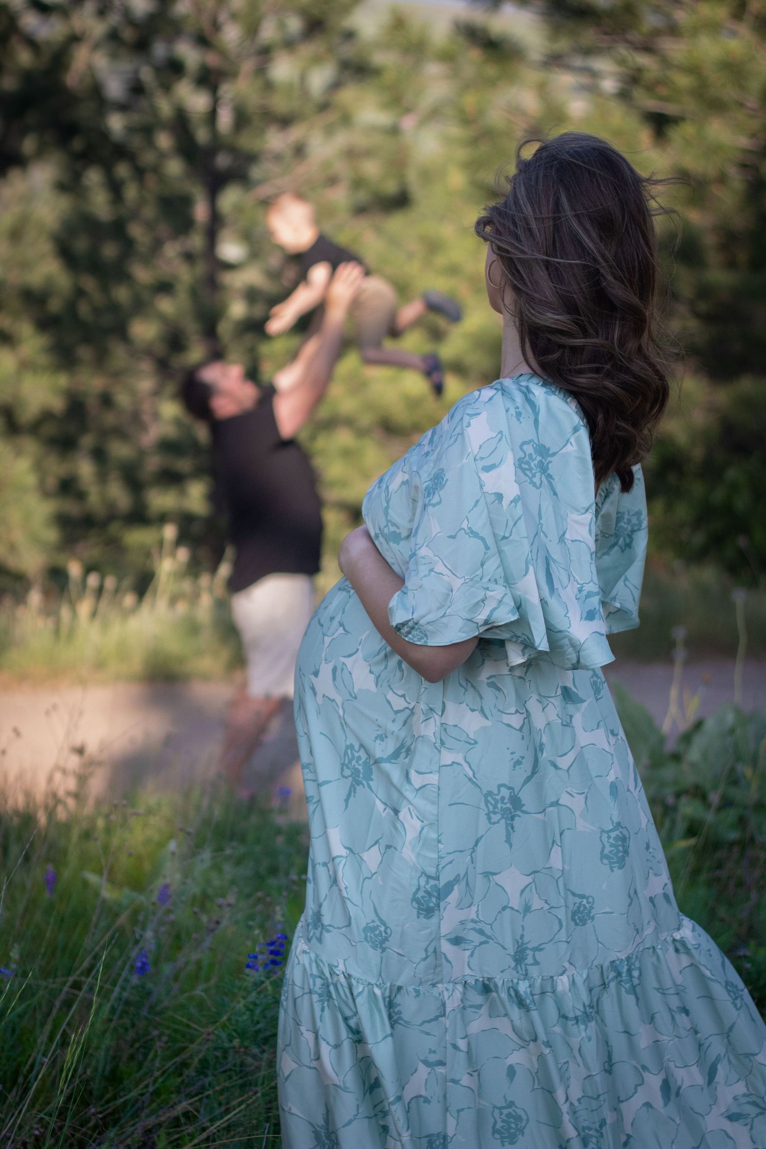 Missoula, Mt Maternity Portrait, outside with family
Kayla Sproles Photography 2025