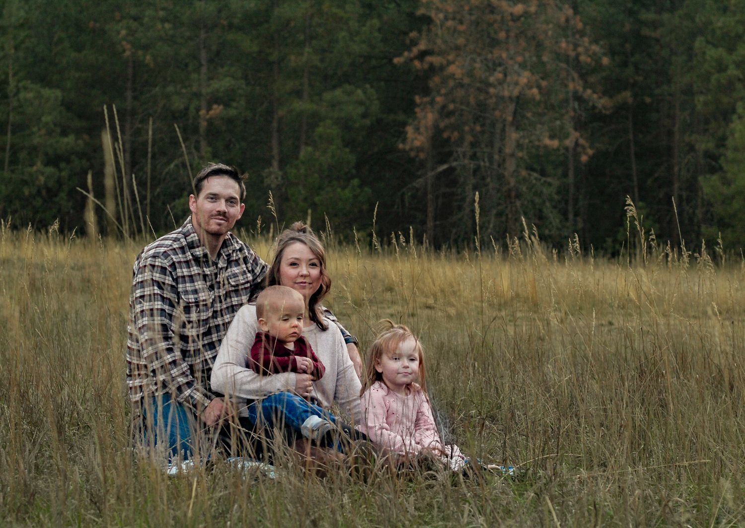 Missoula, Mt Family Portrait outside in meadow
Kayla Sproles Photography 2024