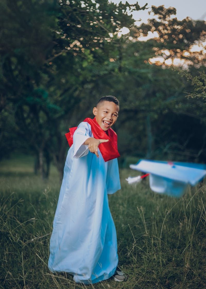 Graduation throwing hat pose