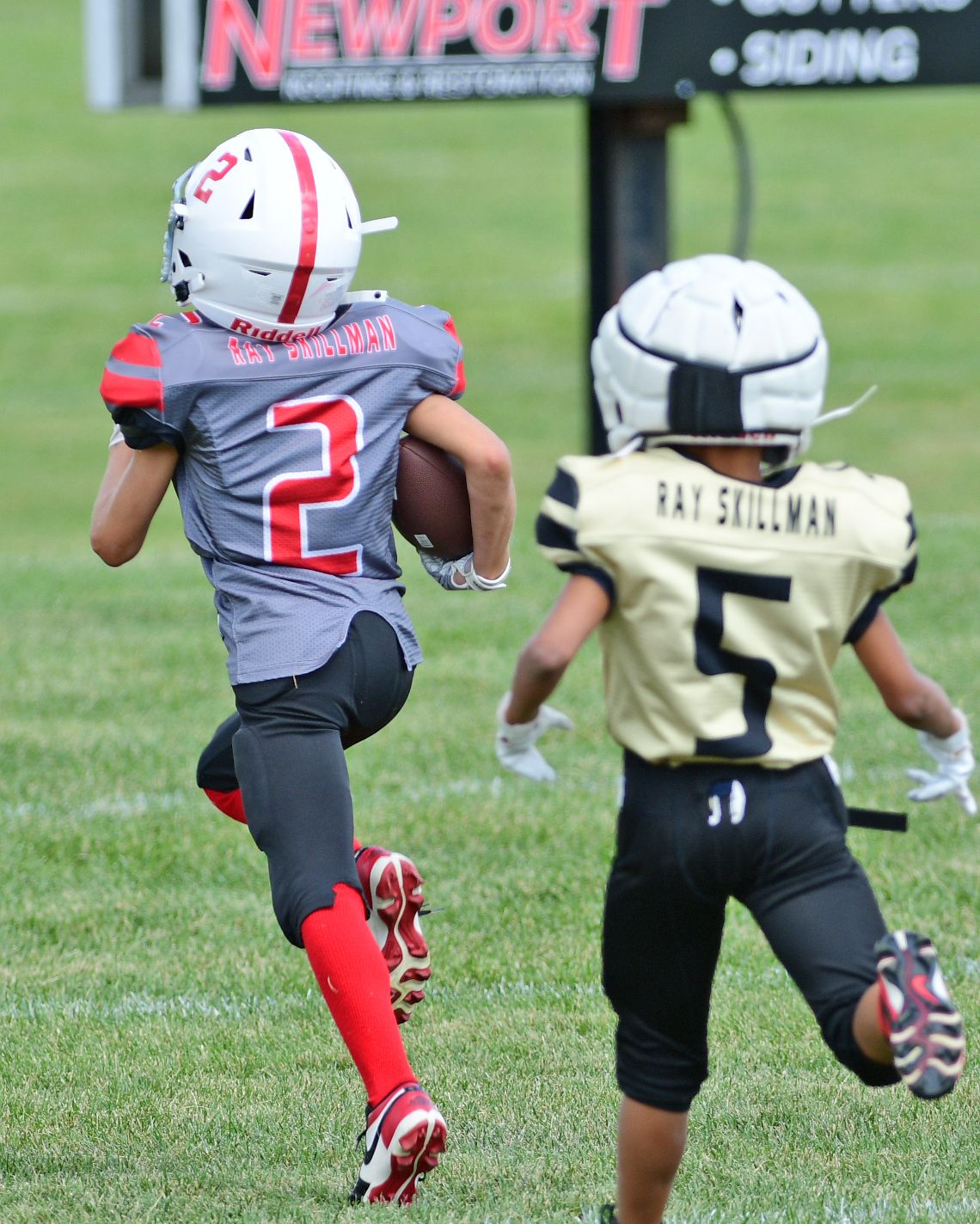 Football player carrying the ball