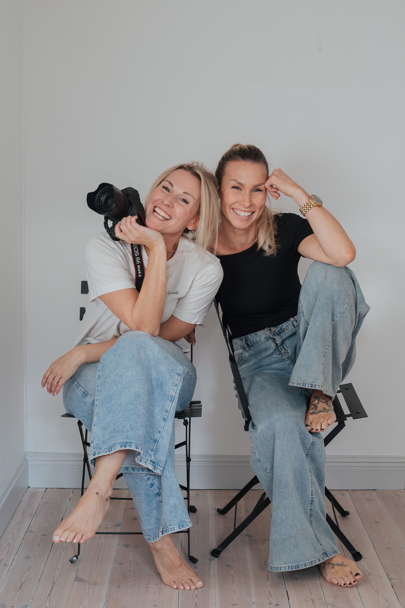 Fotografduon Lena Sahlberg och Linda Singh från Singhbird & Friends, bröllops- och familjefotografer i Stockholm.
