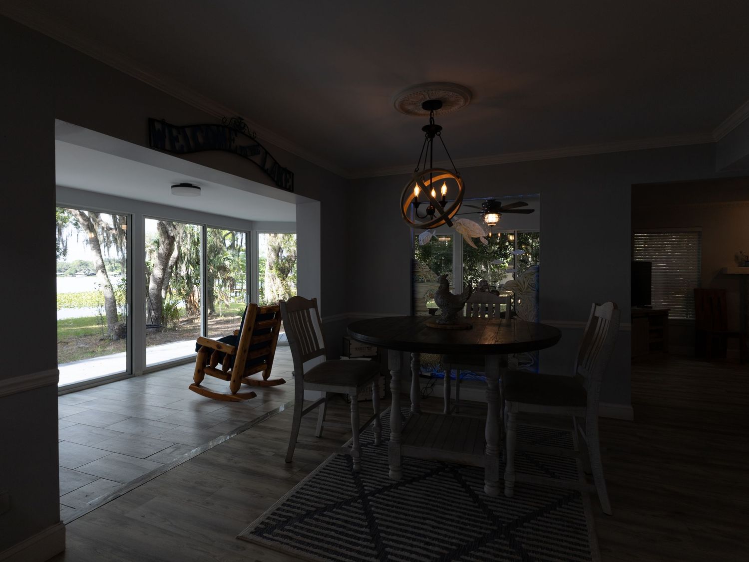 Dinning room table in Sebring, Florida