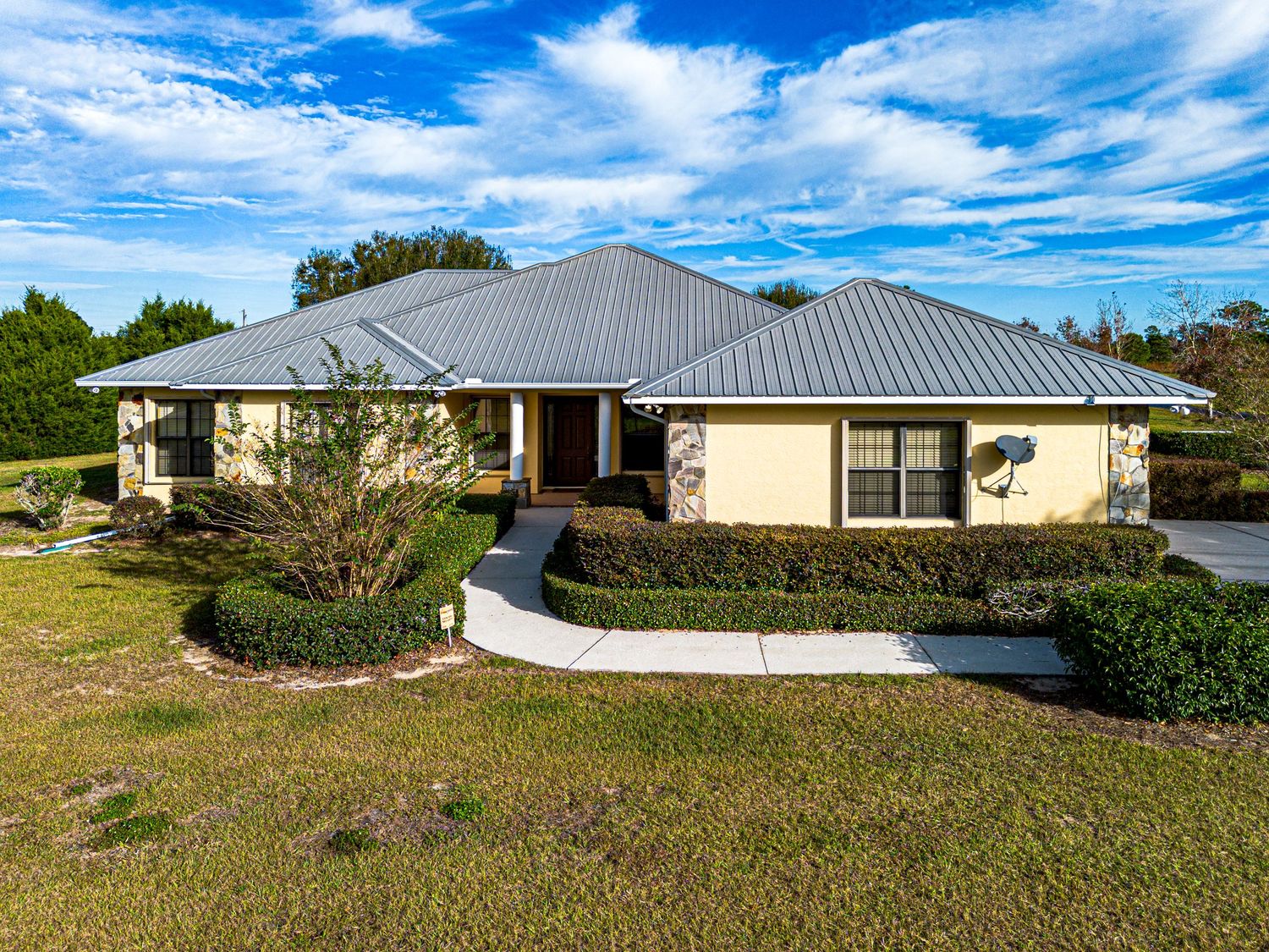 A drone photo of a house for sale in Sebring, Florida