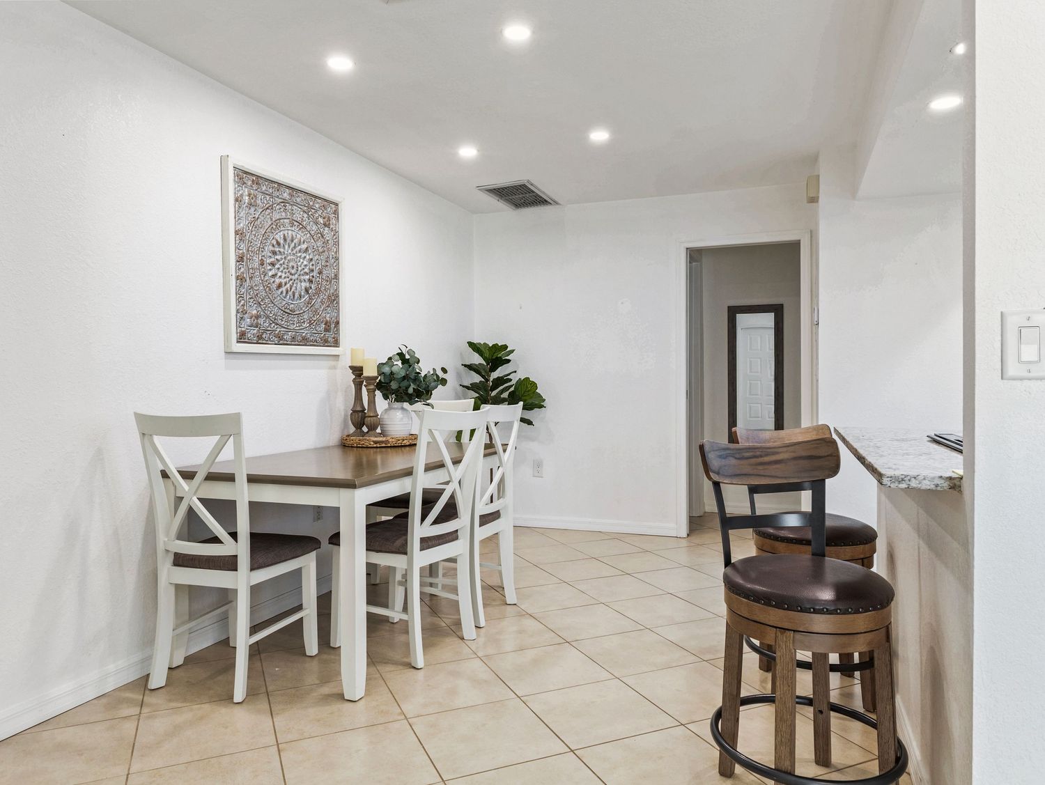 A picture of a dinning room in Sebring, Florida