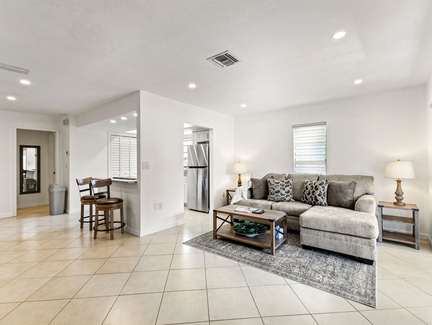 A picture of a living room.