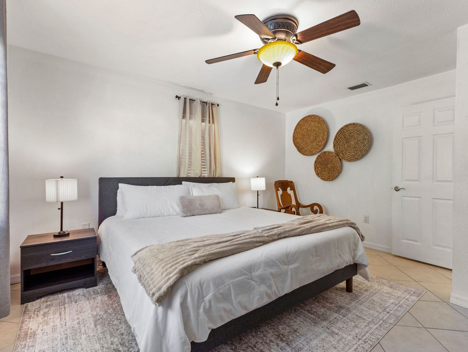 A picture of a bed room.