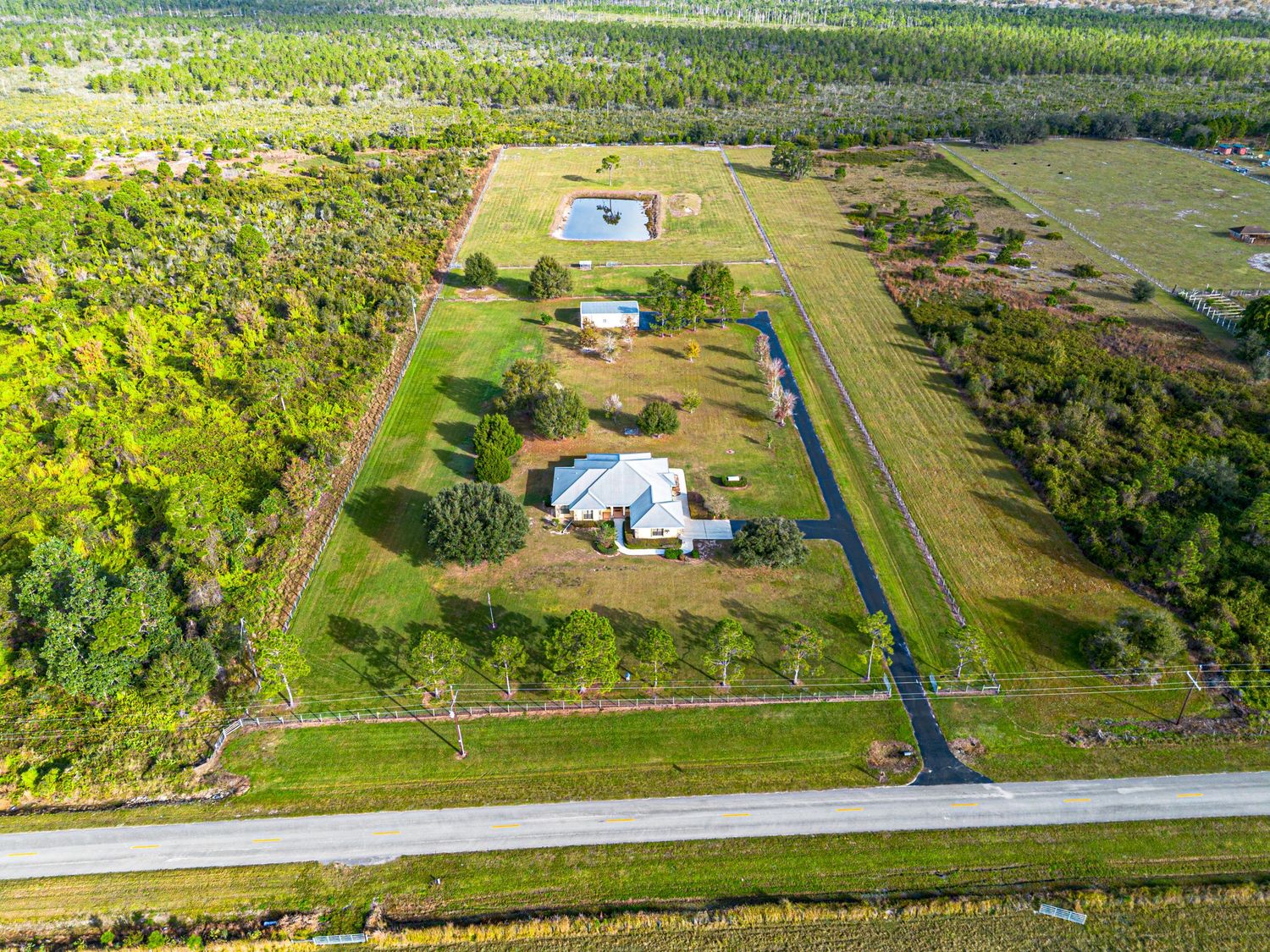 A drone photo of the entire property that is for sale in Sebring, Florida