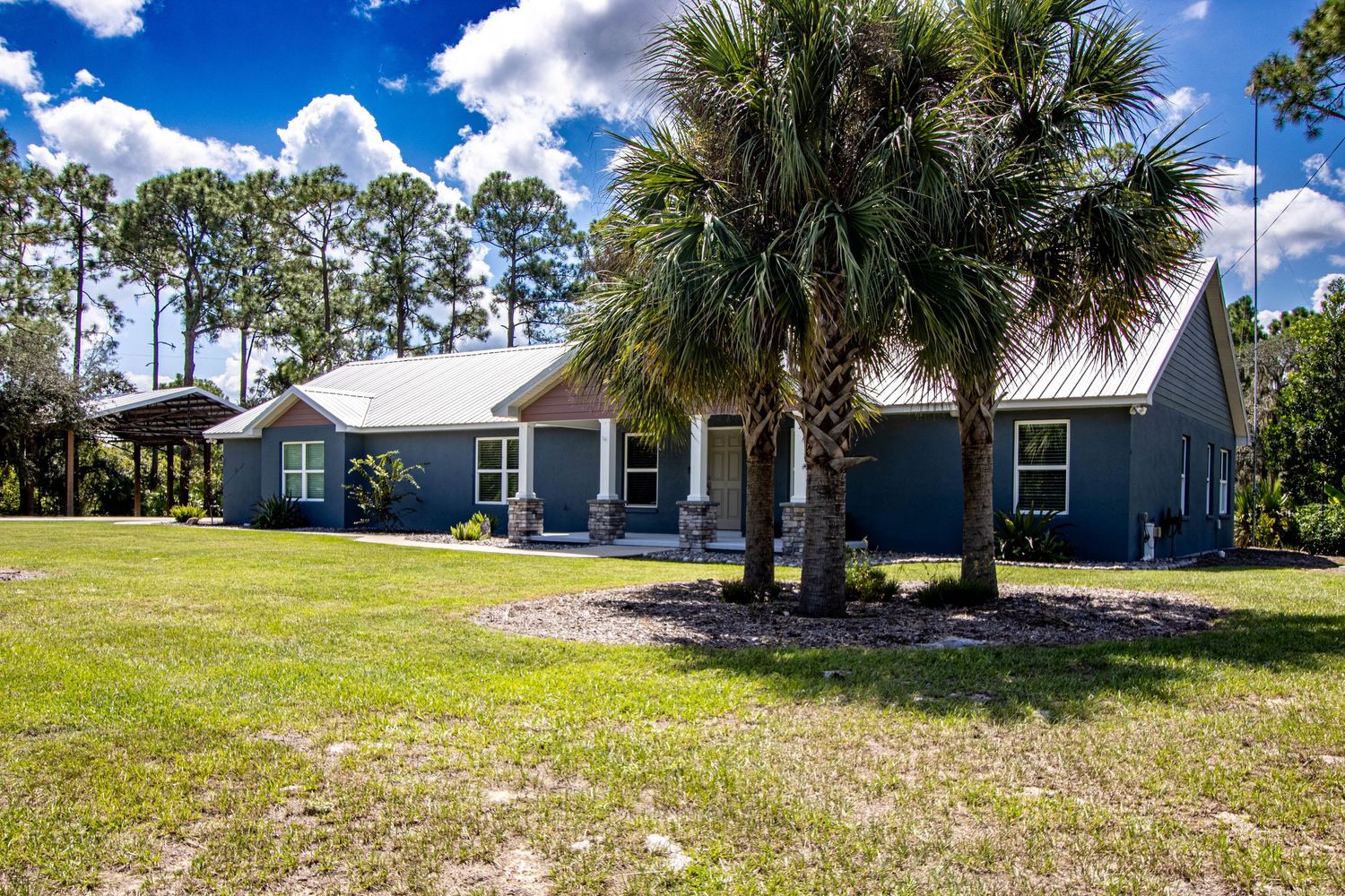High dynamic range photo of the front exterior of a house in Frostproof, Florida
