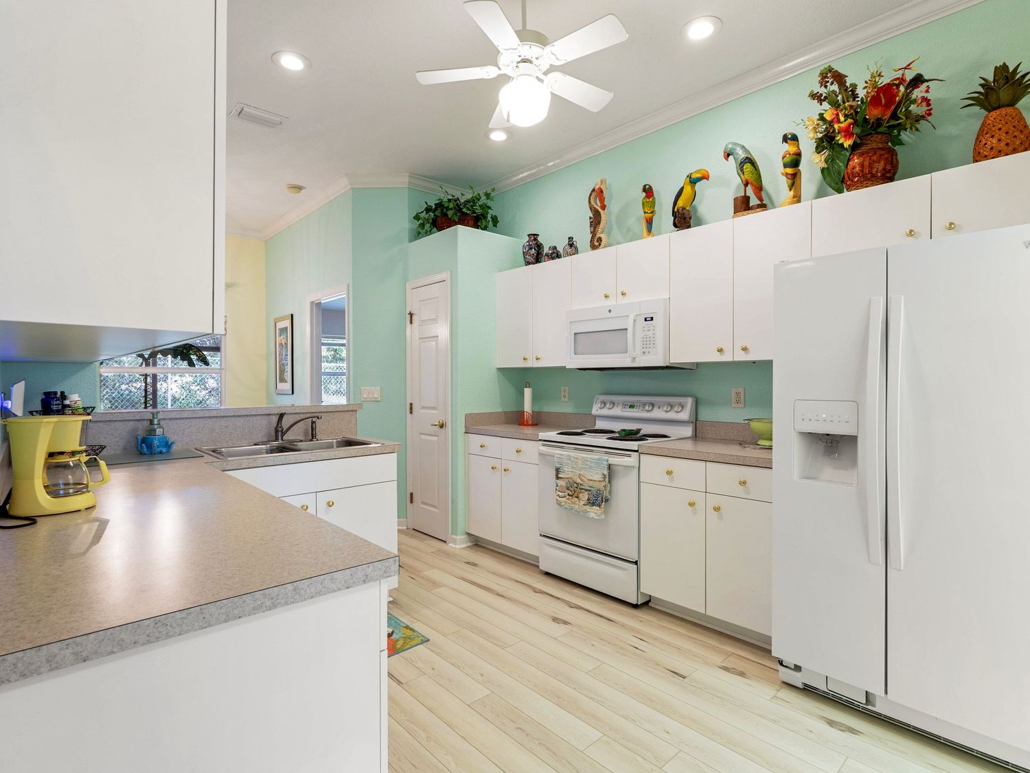 A picture of a normal looking kitchen in Sebring, Florida