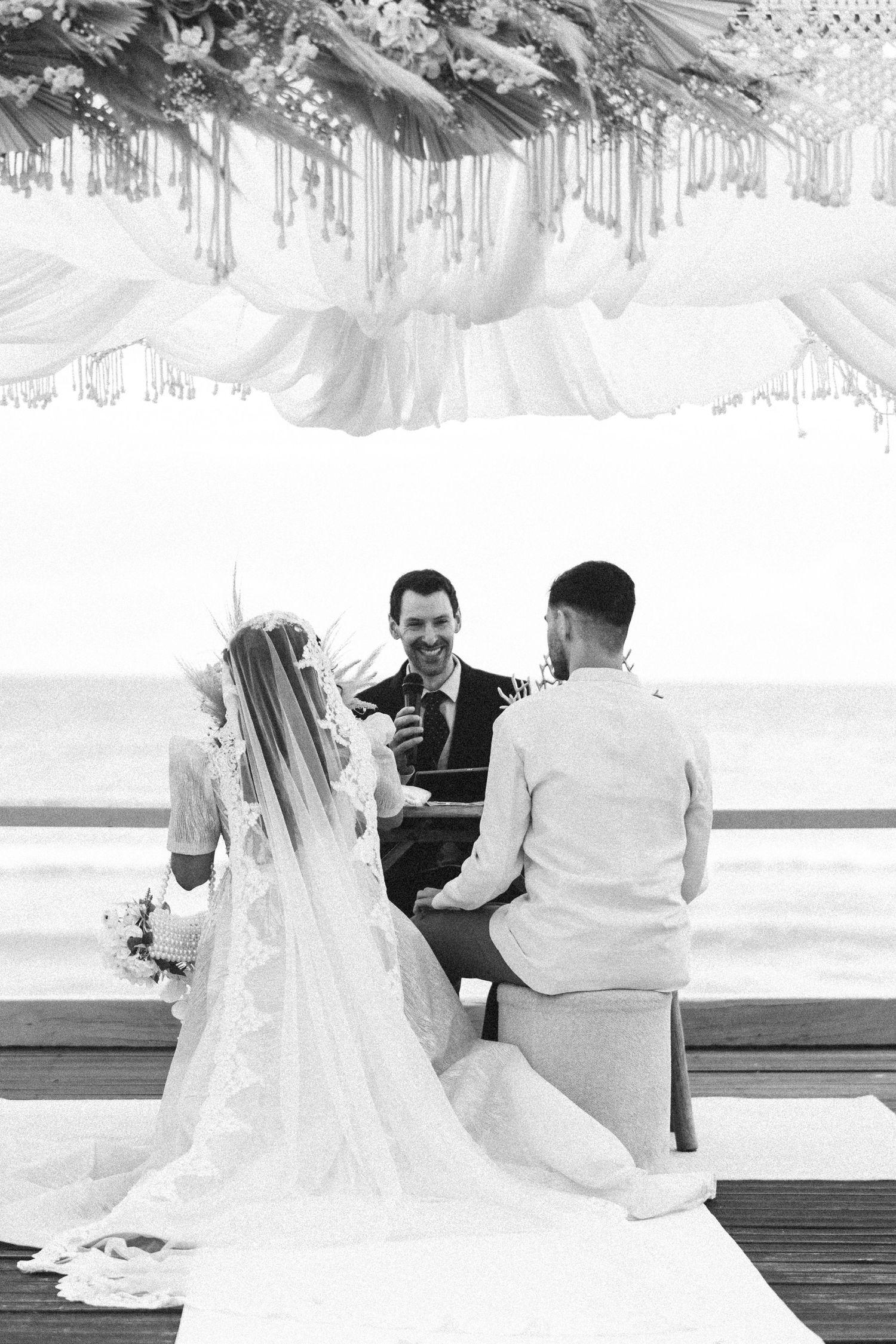 Couple at outdoor beach wedding ceremony near Porto, wedding photographer Portugal