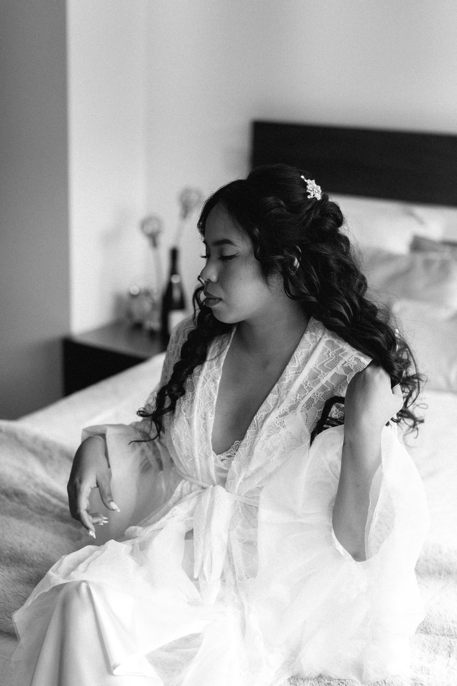 Bride getting ready on wedding morning, Filipino Portuguese wedding photographer Portugal