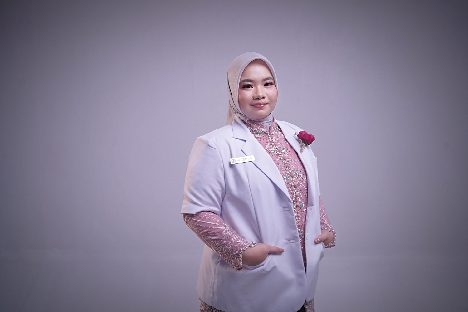 Headshot profesional untuk Personal Branding Elite di Surabaya. Rokok HS Branding by hilda art photography