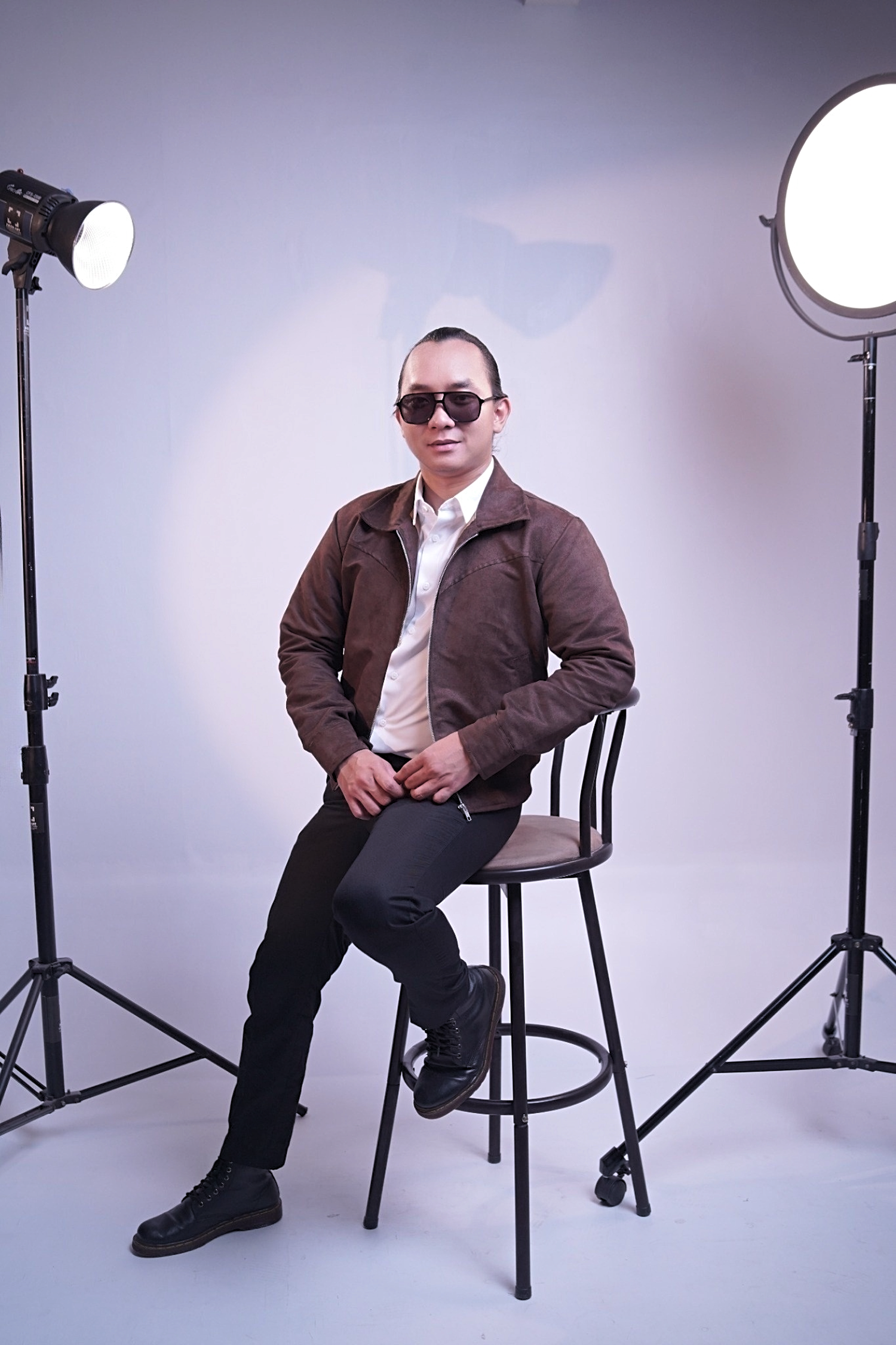 Headshot profesional untuk Personal Branding Elite di Surabaya. Rokok HS Branding by hilda art photography
