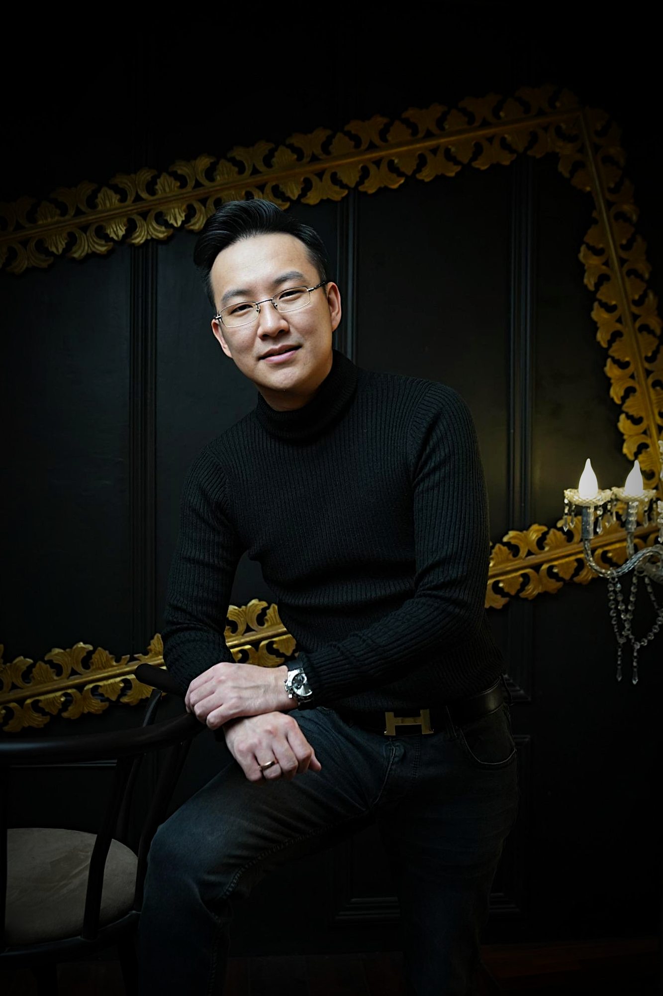 Headshot profesional untuk Personal Branding Elite di Surabaya. Rokok HS Branding by hilda art photography