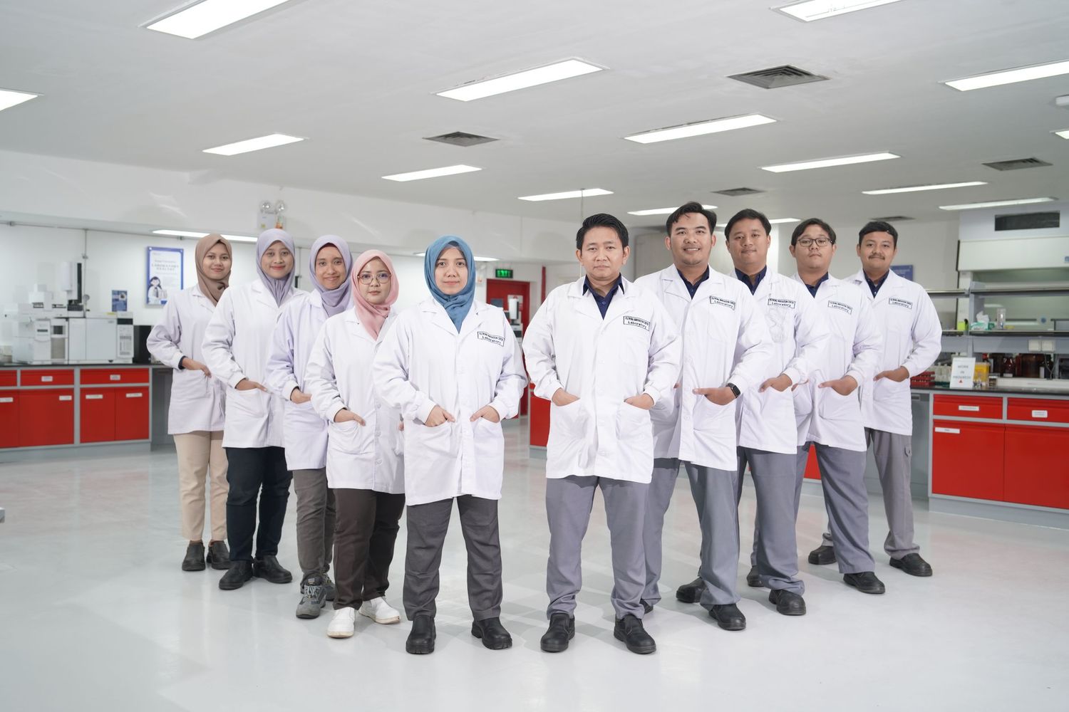 Portrait Branding untuk pengusaha dan top-tier profesional. Filtrona International Surabaya Industry by hilda art photography