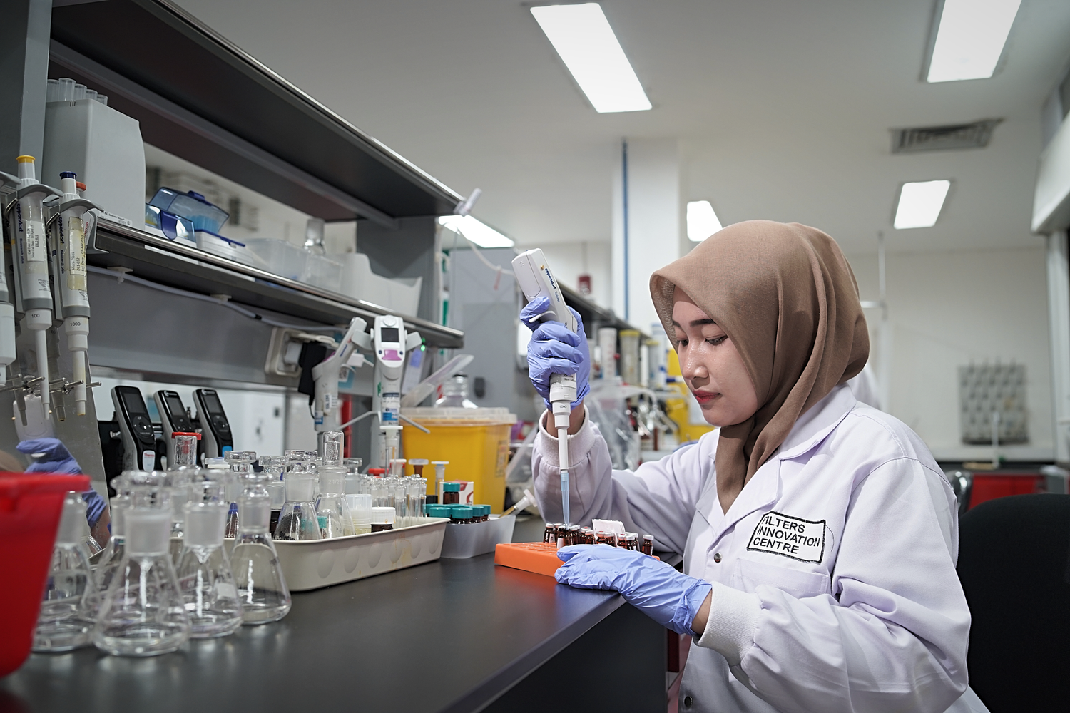 Foto profil resmi untuk laporan tahunan (Annual Report). PT Filtrona Manufacturing Indonesia by hilda art photography surabaya