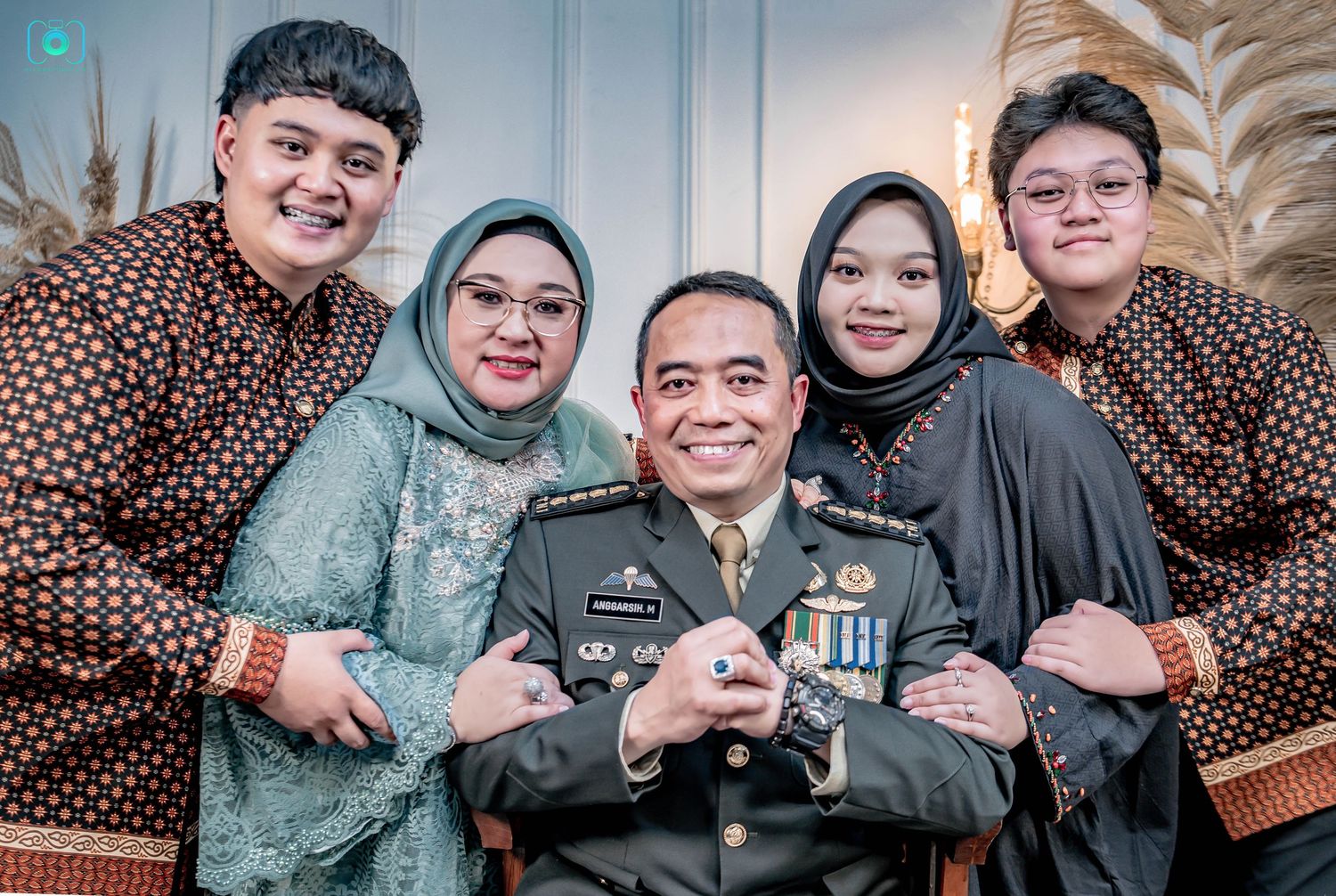 Foto Keluarga Autentik Surabaya oleh Hilda Art Photography. Jenderal Anggarsih TNI AD by hilda art photography