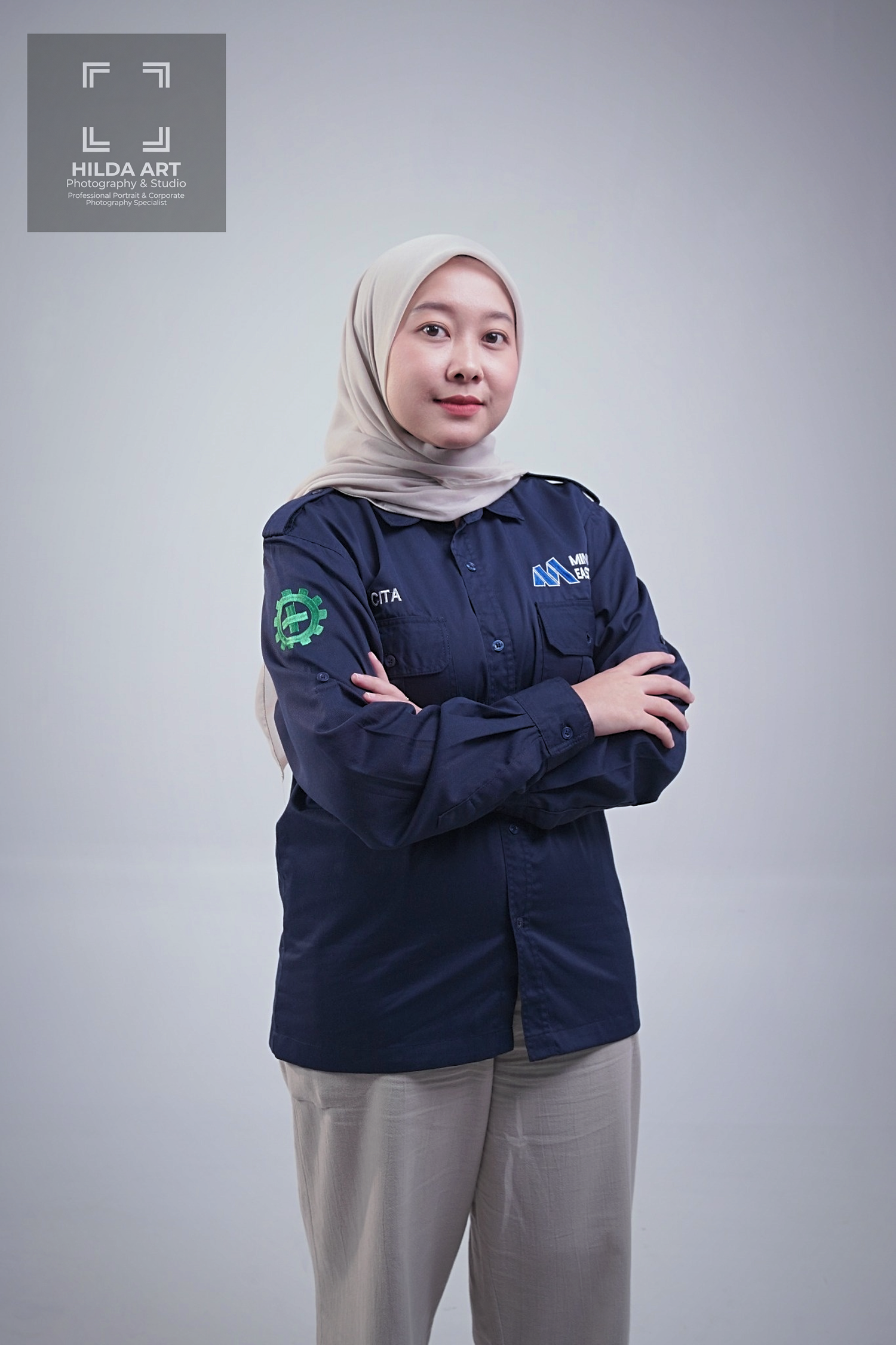 Foto Keluarga Autentik Surabaya oleh Hilda Art Photography. International Tech Company by hilda art photography