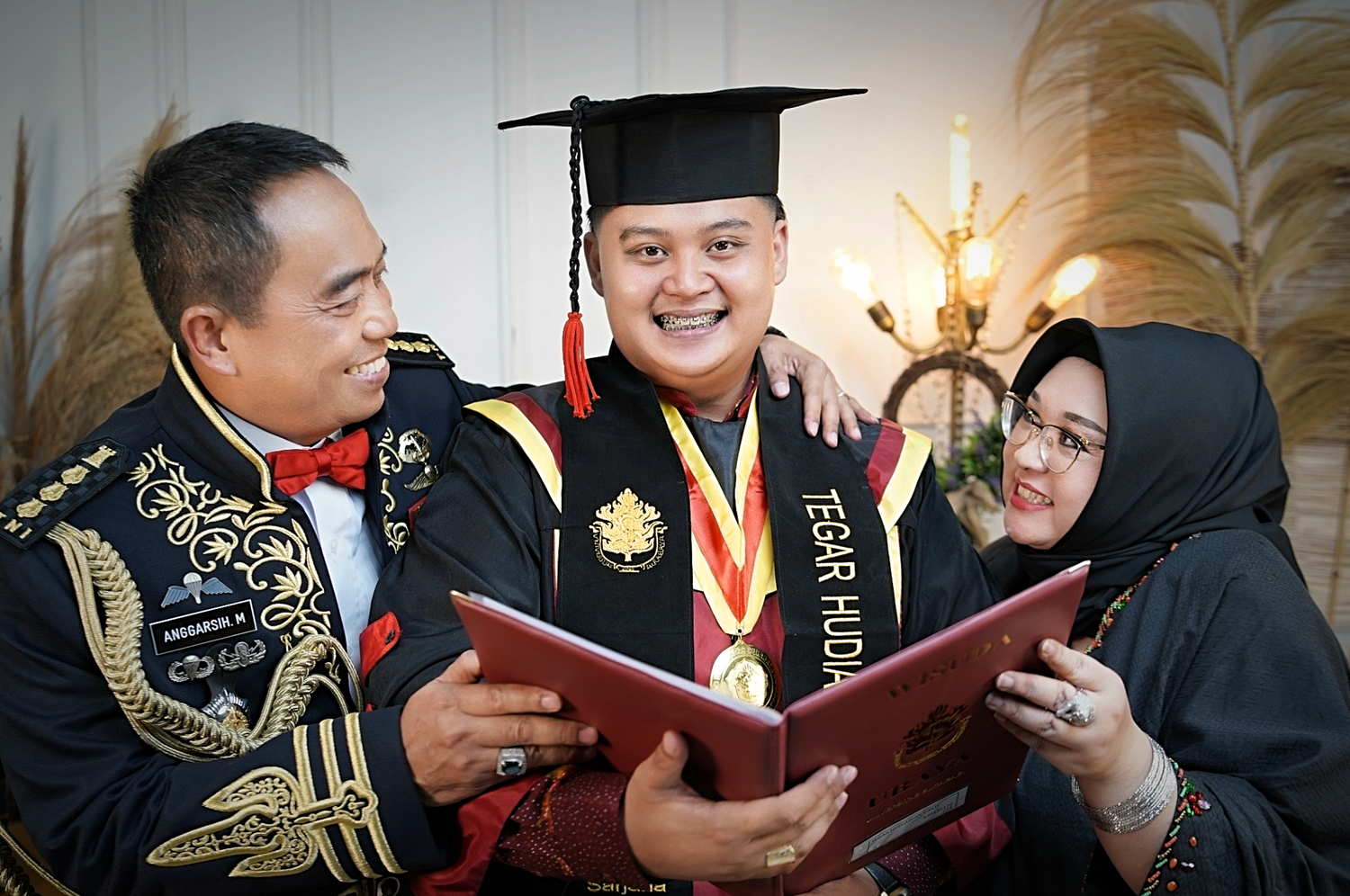 Foto Keluarga Autentik Surabaya oleh Hilda Art Photography. Jenderal Anggarsih by hilda art photography