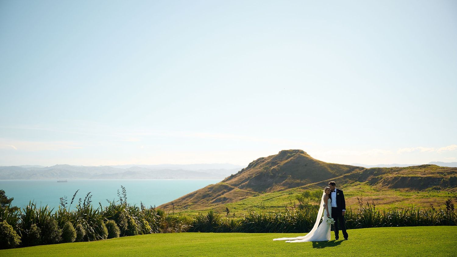 Scenic clifftop wedding photo session in New Zealand by Monica Lopez
