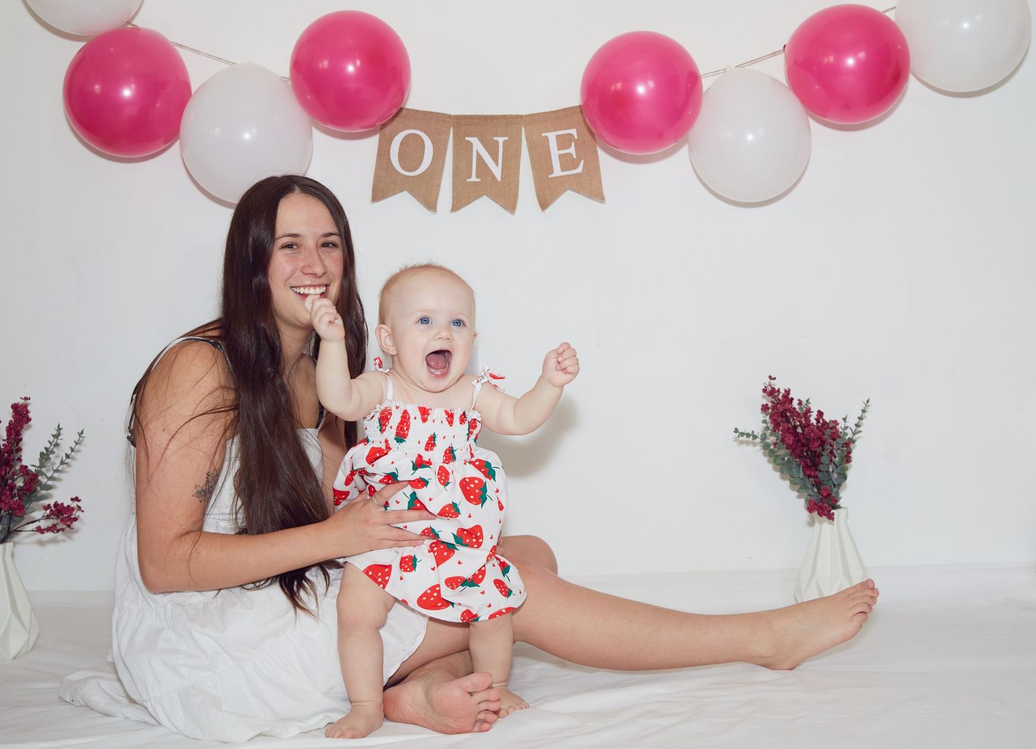 First birthday cake smash style family photography session in New Zealand