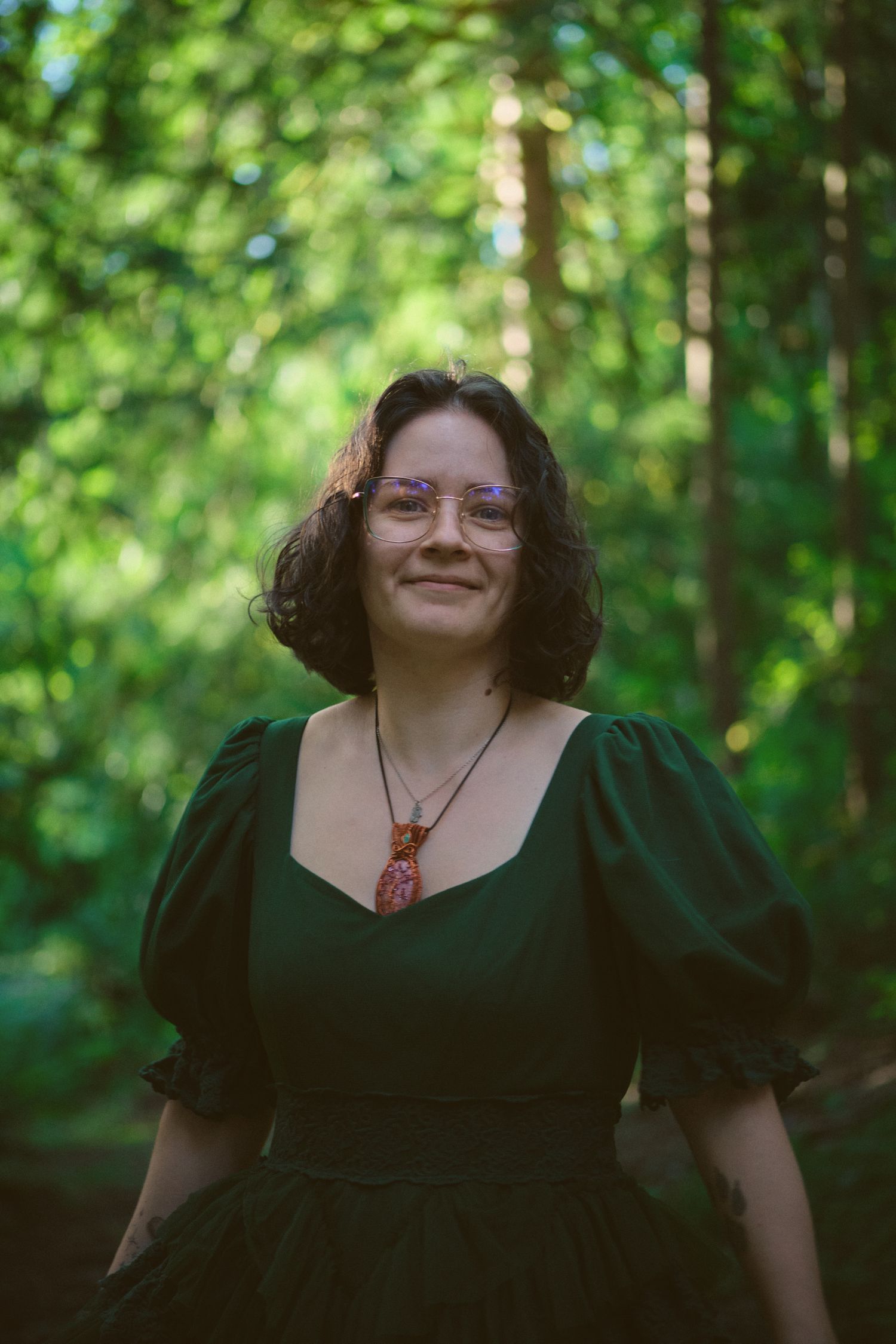 Foggé Crystal Company owner Miranda smiling in a Snohomish County, Washington State forest. Photo by N&D Wedding Photography and Film