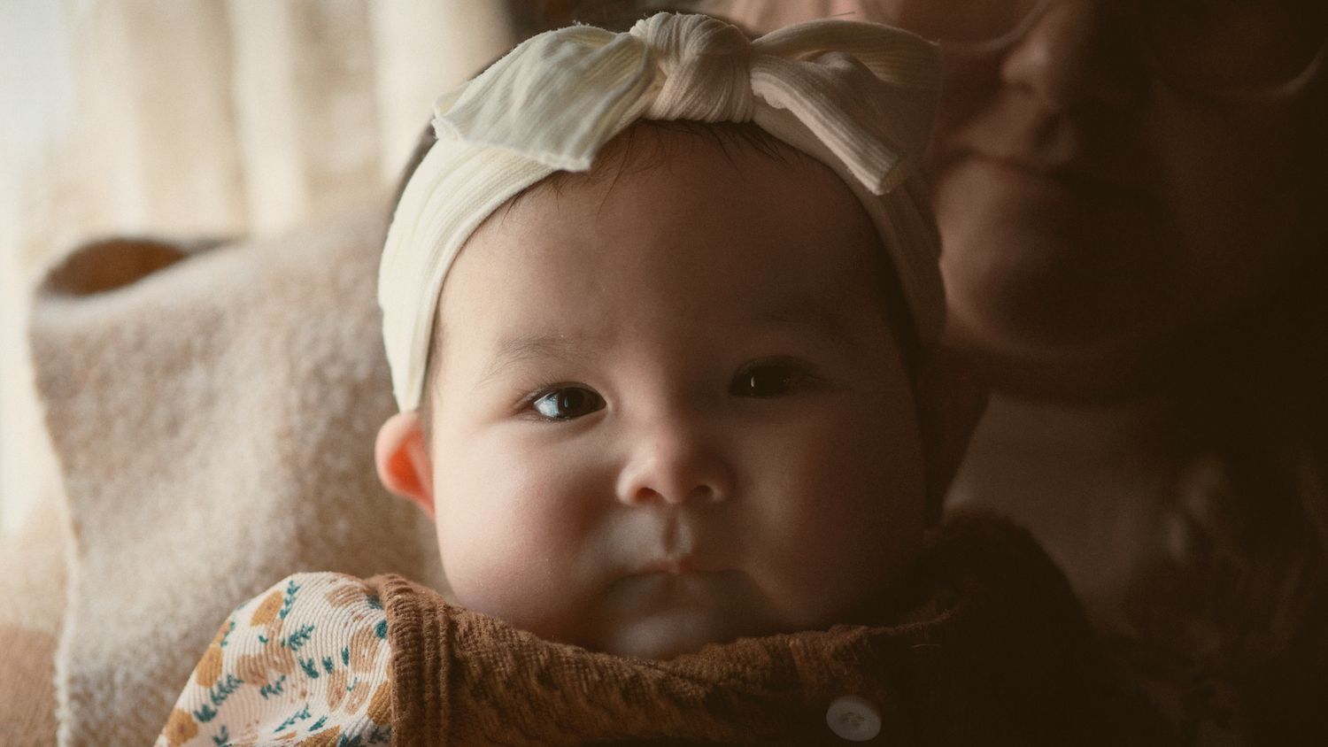 A close up photo of a baby, taken in Snohomish County, Washington State. Photo by N&D Wedding Photography and Film