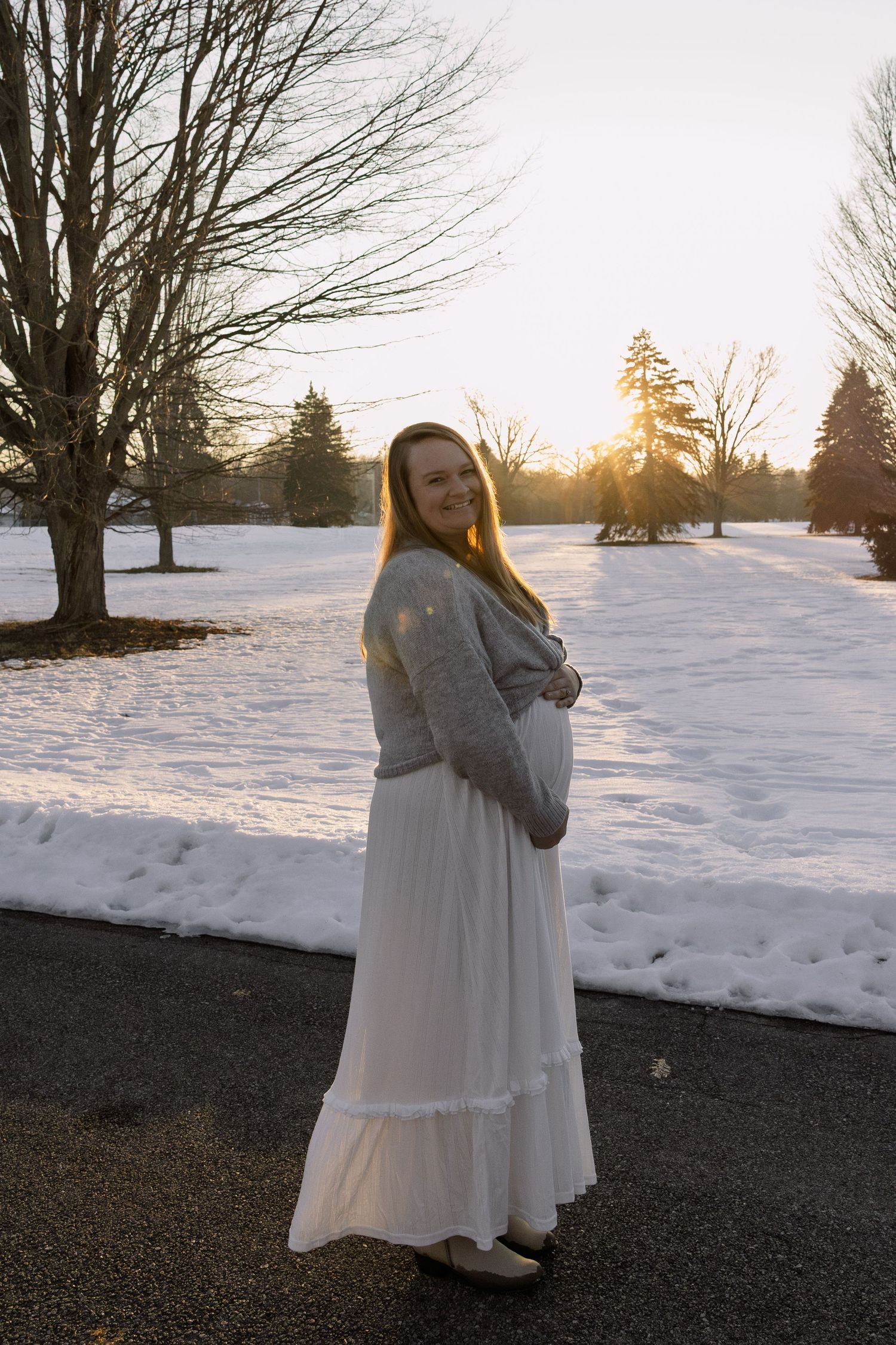 outdoor maternity portrait in Michigan