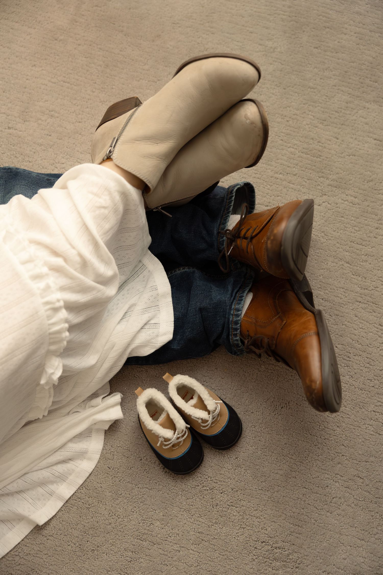 in home maternity session in Michigan