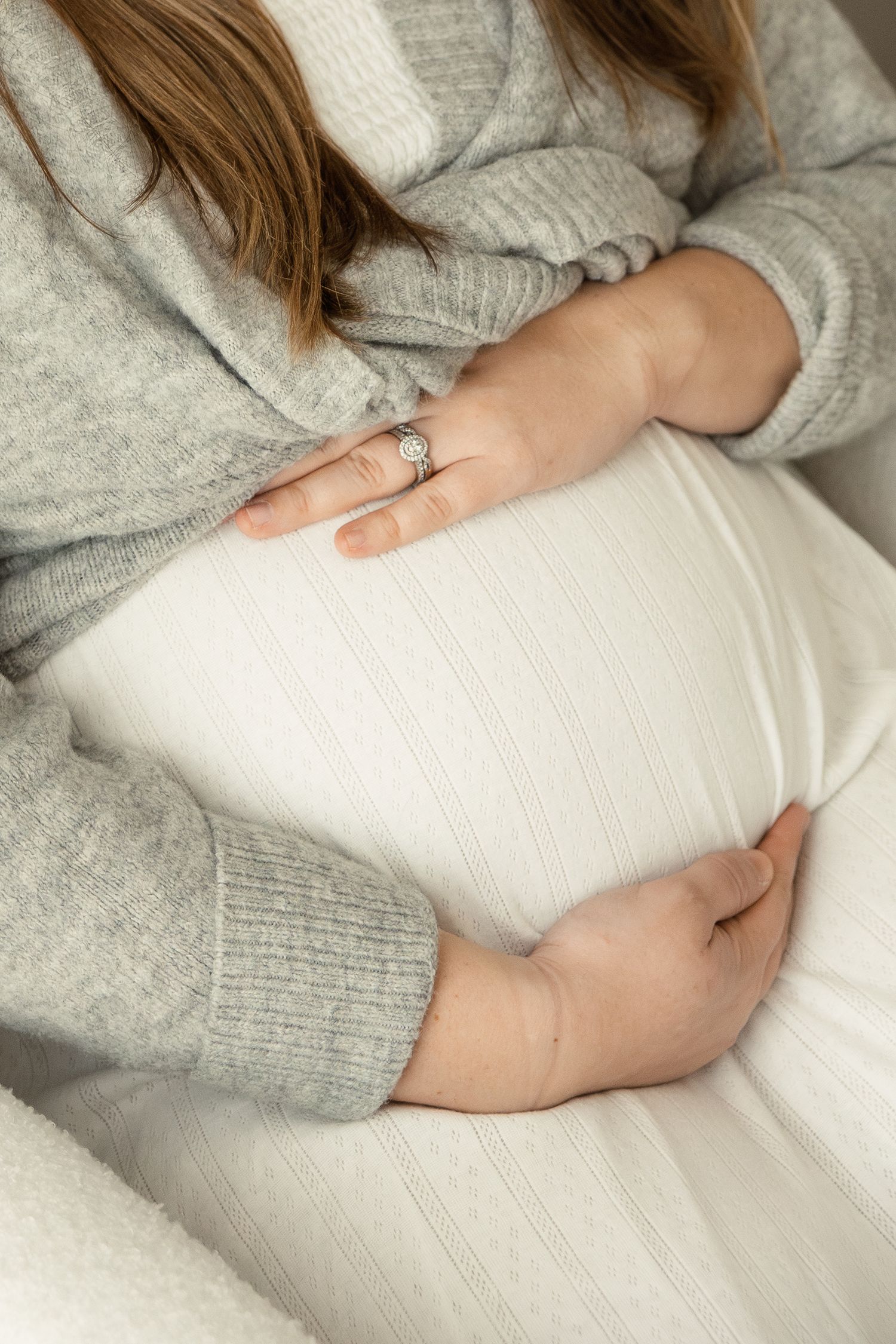 indoor maternity portait in Michigan