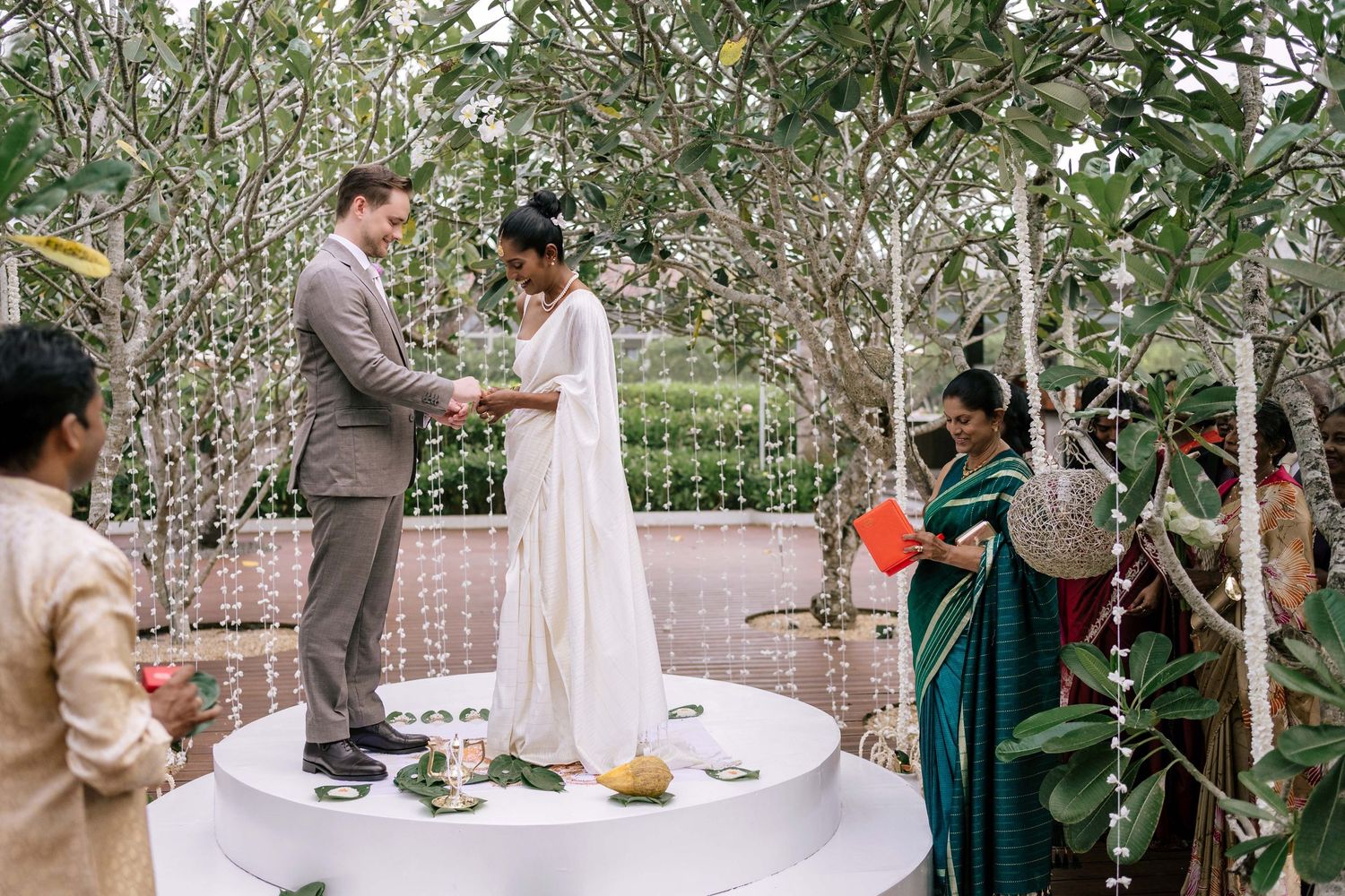 Destination Wedding Photographer in Sri Lanka | Timeless, luxury wedding photography by ENAMOUR STUDIO.
