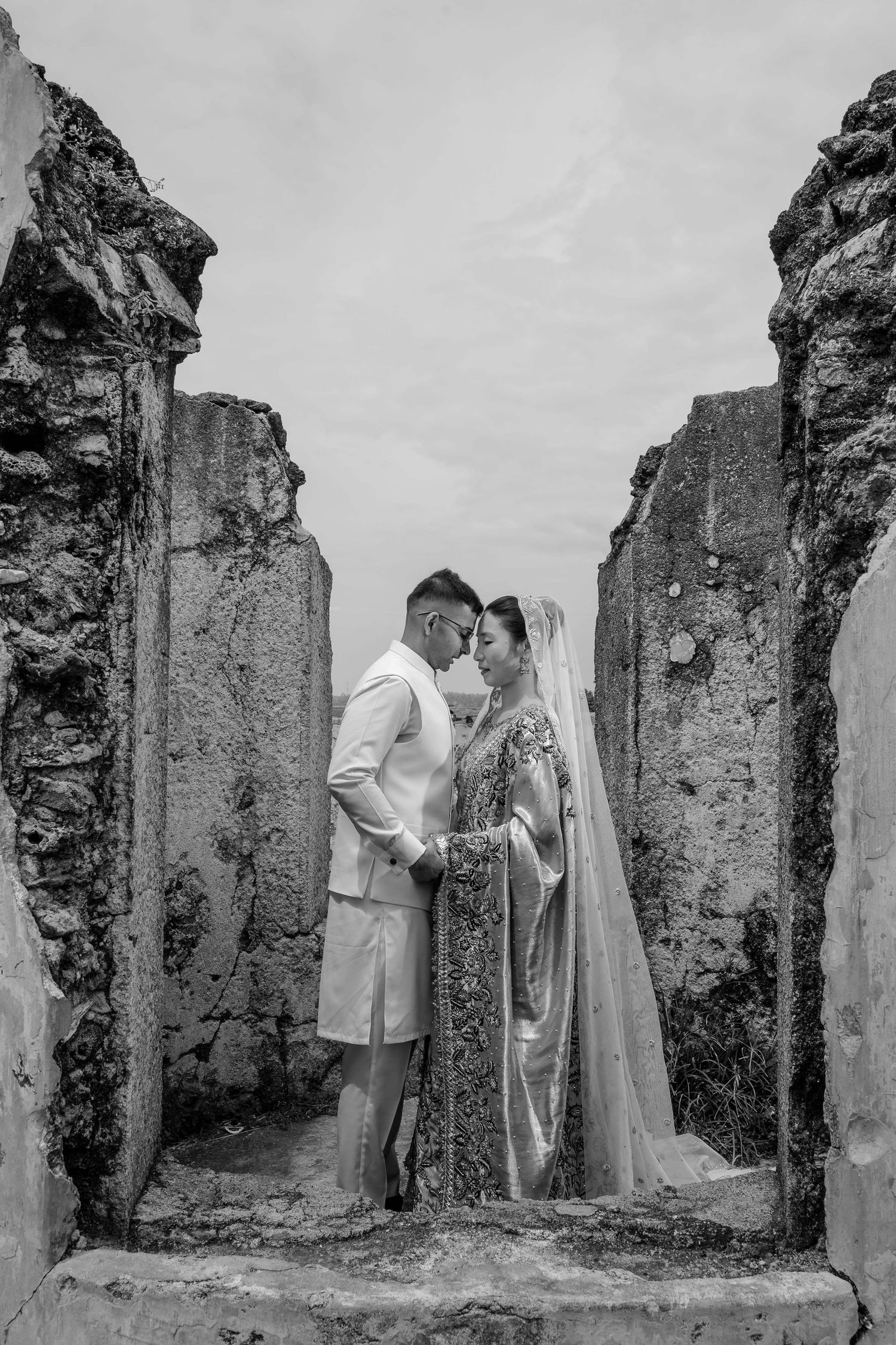 Destination Wedding Photographer in Sri Lanka | Timeless, luxury wedding photography by ENAMOUR STUDIO.