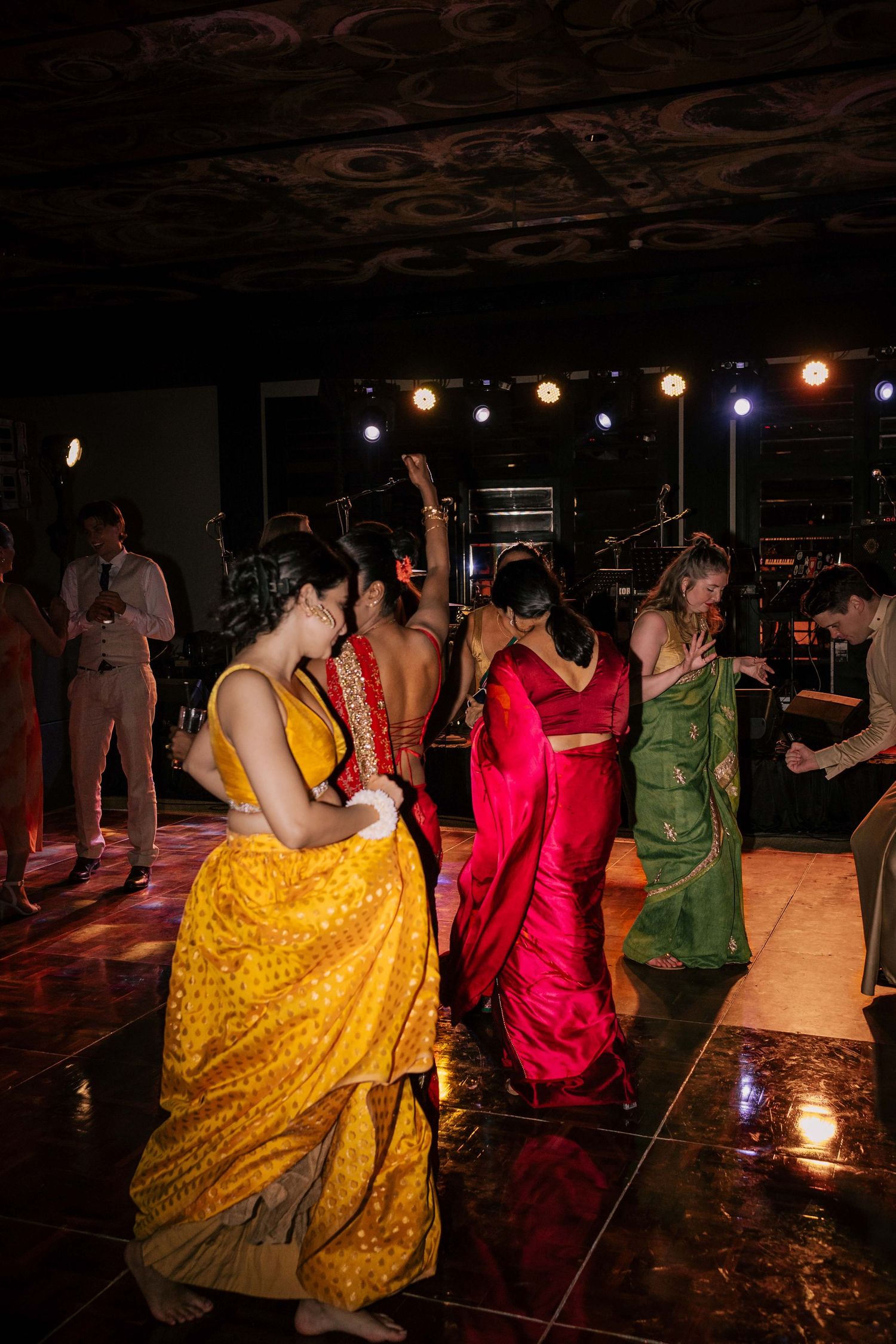 Destination Wedding Photographer in Sri Lanka | Timeless, luxury wedding photography by ENAMOUR STUDIO.