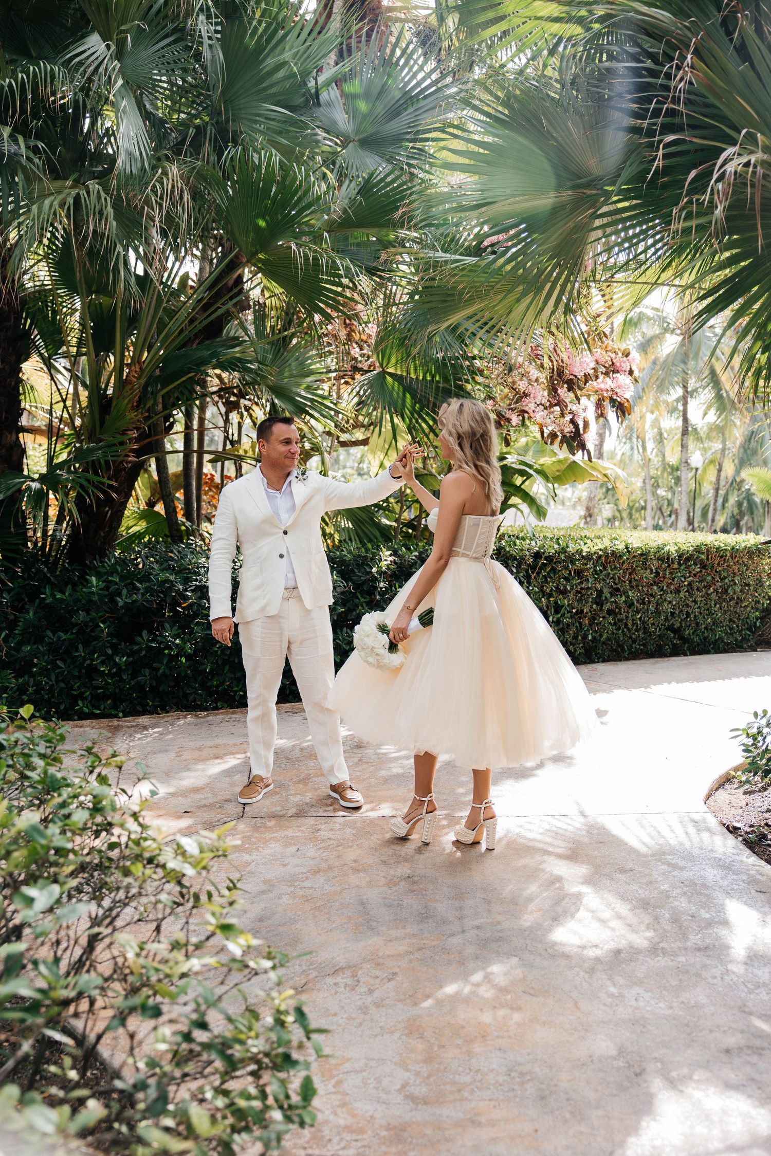 Luxury elopement shoot at Ocean Club Bahamas Resort