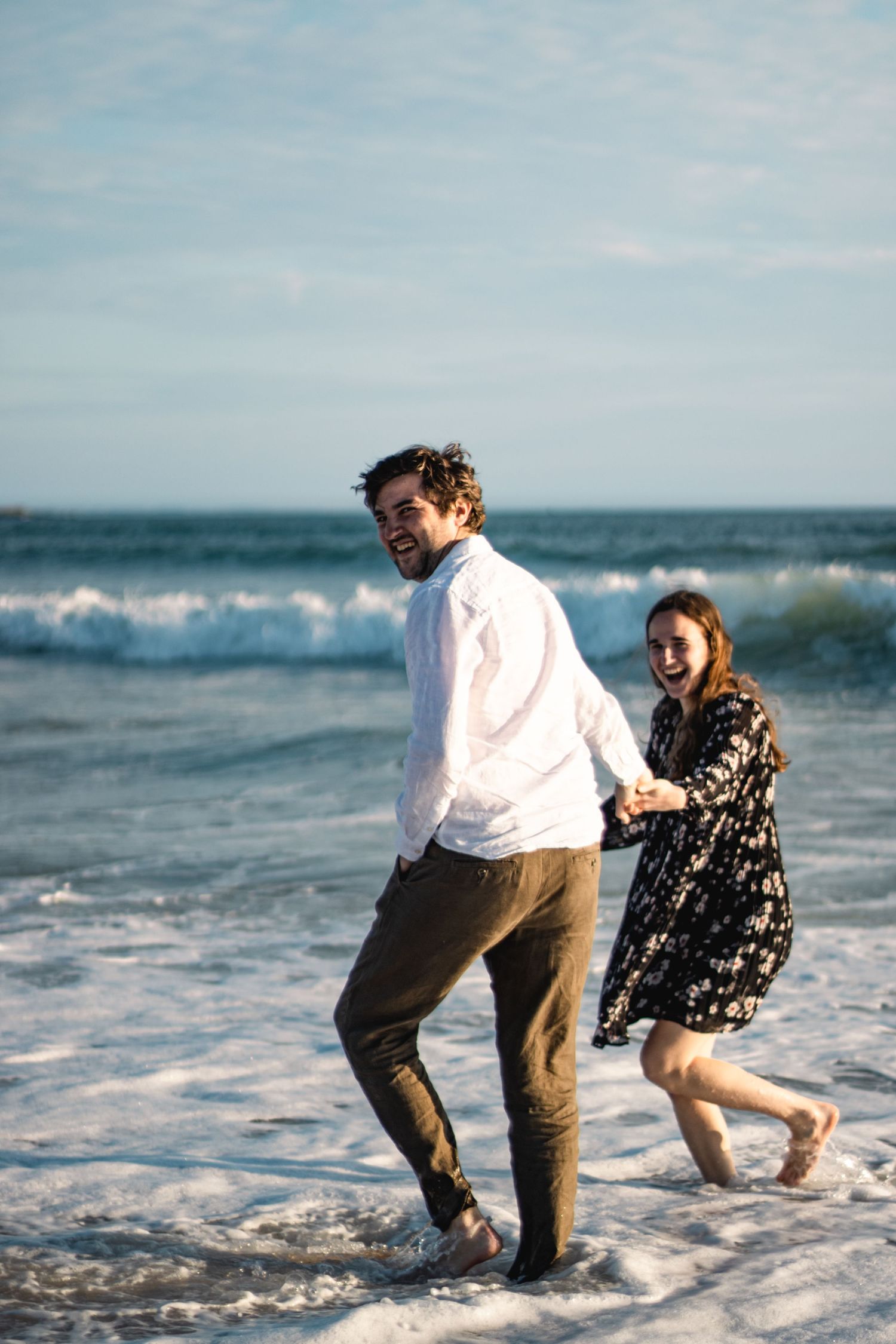 Photo de couple dans l'eau plage Plouharnel