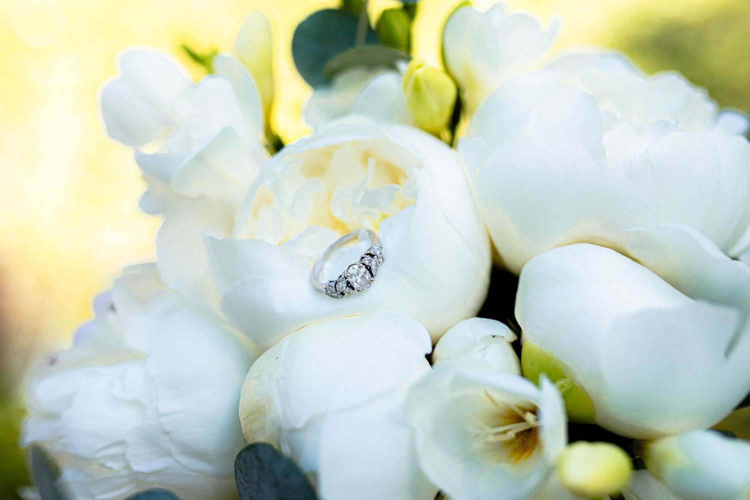 photo bouquet de la mariée et bague